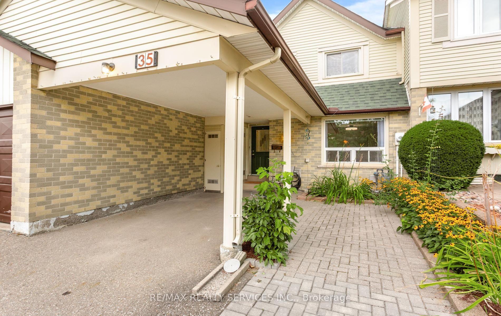Photo 2 of 35 Sparklett Crescent, Brampton, Heart Lake East — HOMEH