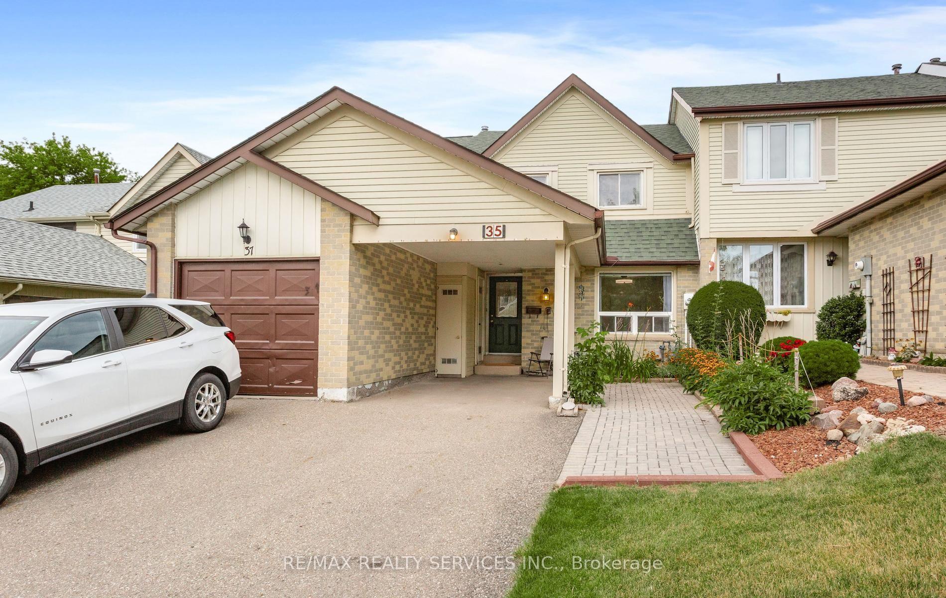 Photo 3 of 35 Sparklett Crescent, Brampton, Heart Lake East — HOMEH