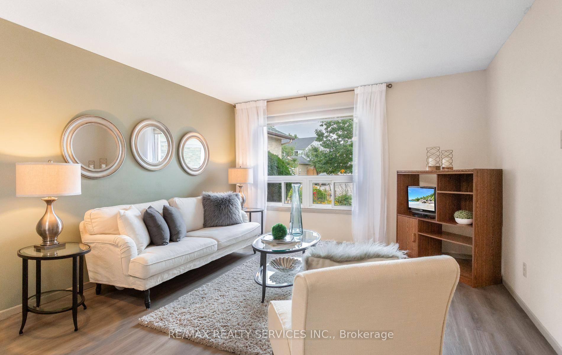 Photo 6 of 35 Sparklett Crescent, Brampton, Heart Lake East — HOMEH