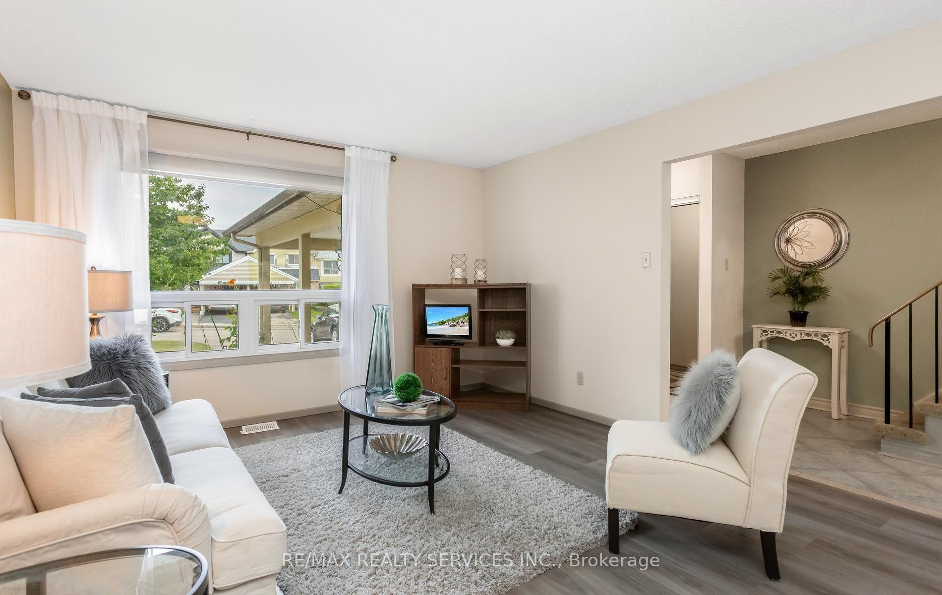 Photo 7 of 35 Sparklett Crescent, Brampton, Heart Lake East — HOMEH