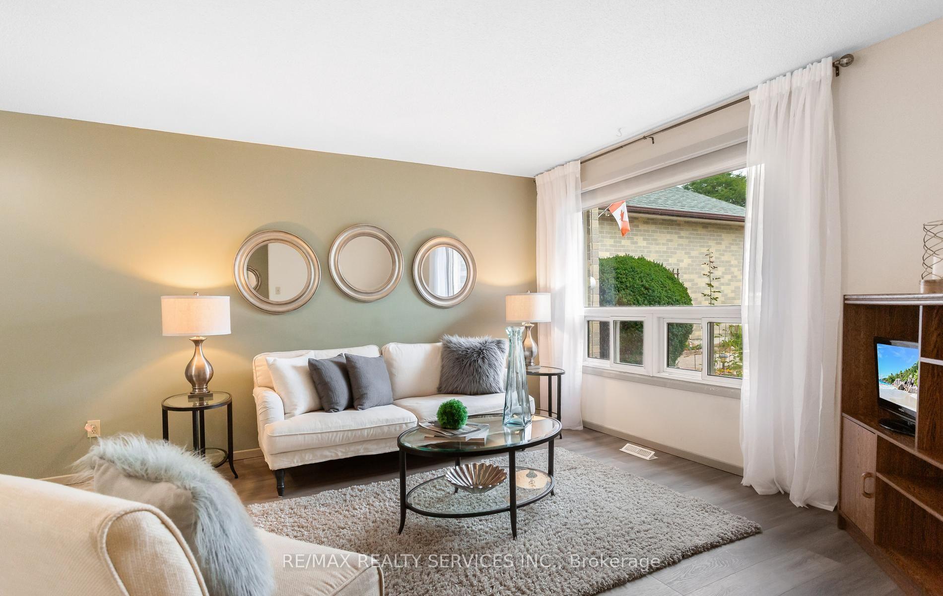 Photo 8 of 35 Sparklett Crescent, Brampton, Heart Lake East — HOMEH