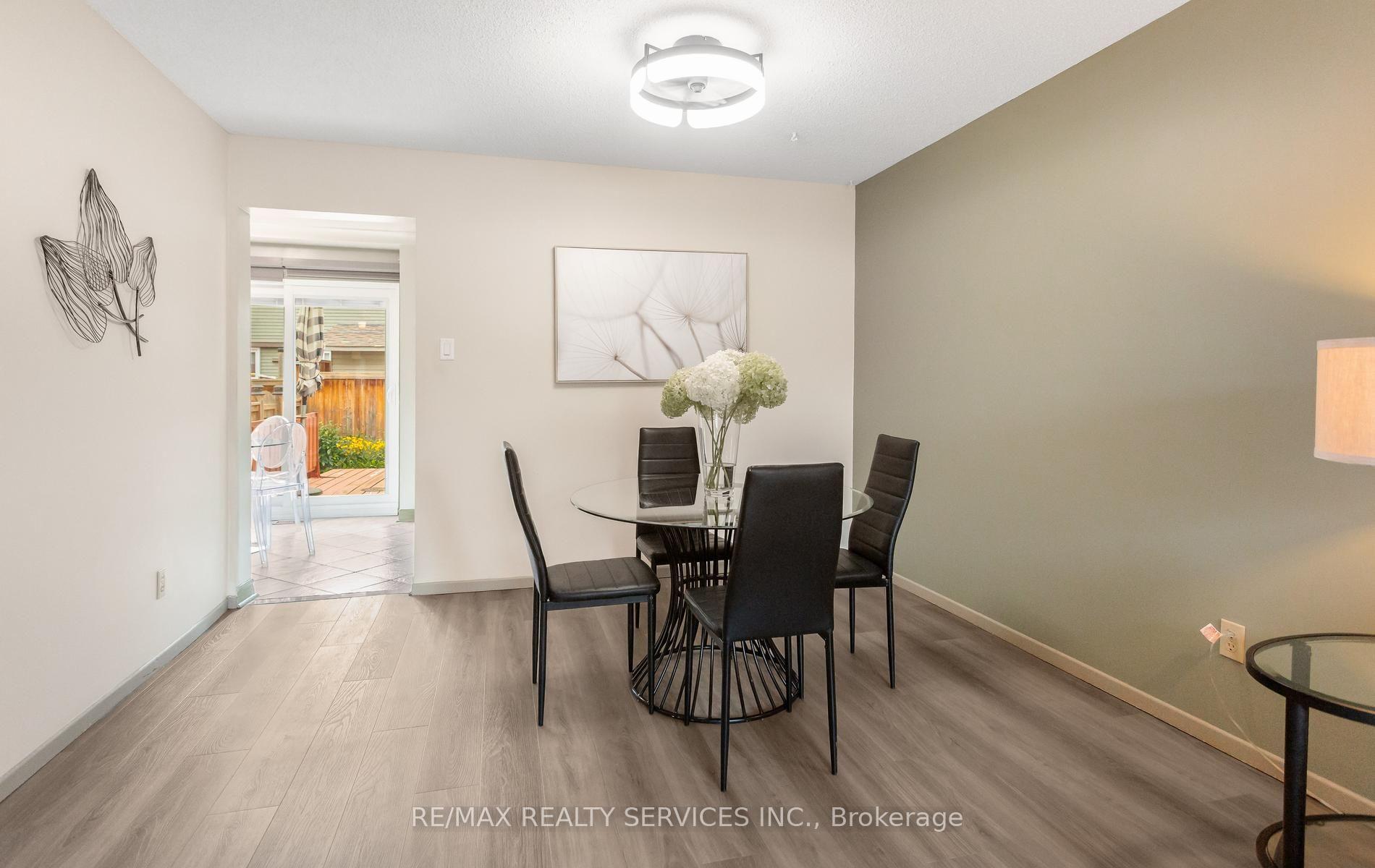 Photo 10 of 35 Sparklett Crescent, Brampton, Heart Lake East — HOMEH