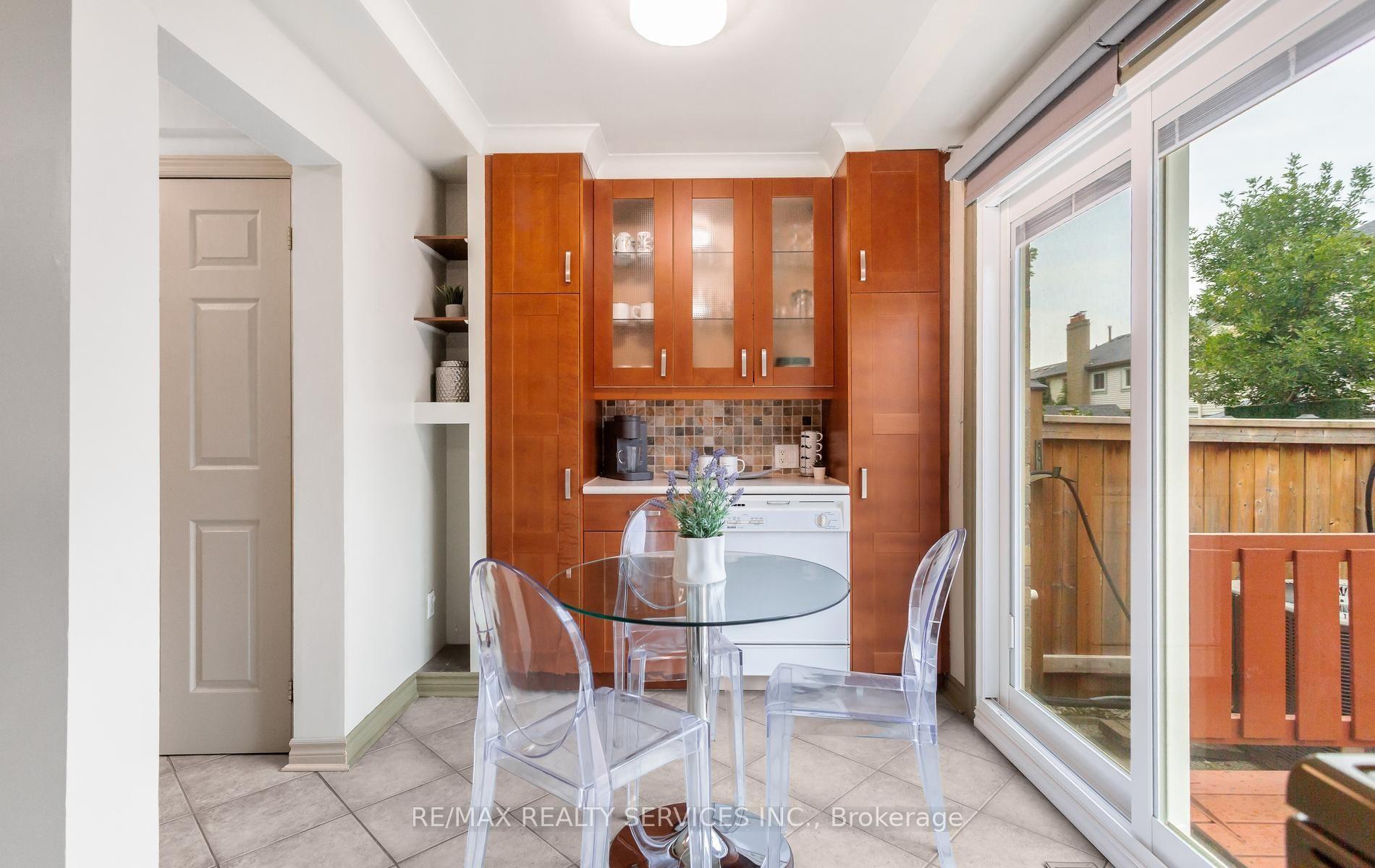 Photo 15 of 35 Sparklett Crescent, Brampton, Heart Lake East — HOMEH