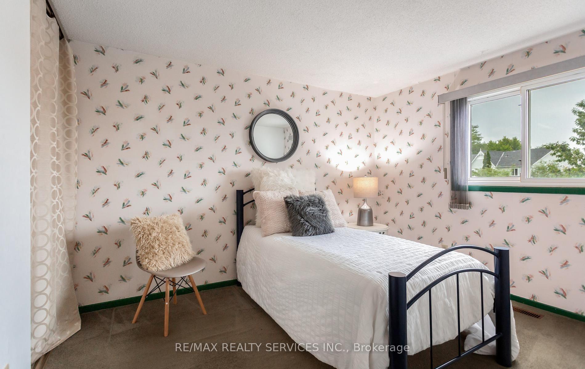 Photo 17 of 35 Sparklett Crescent, Brampton, Heart Lake East — HOMEH