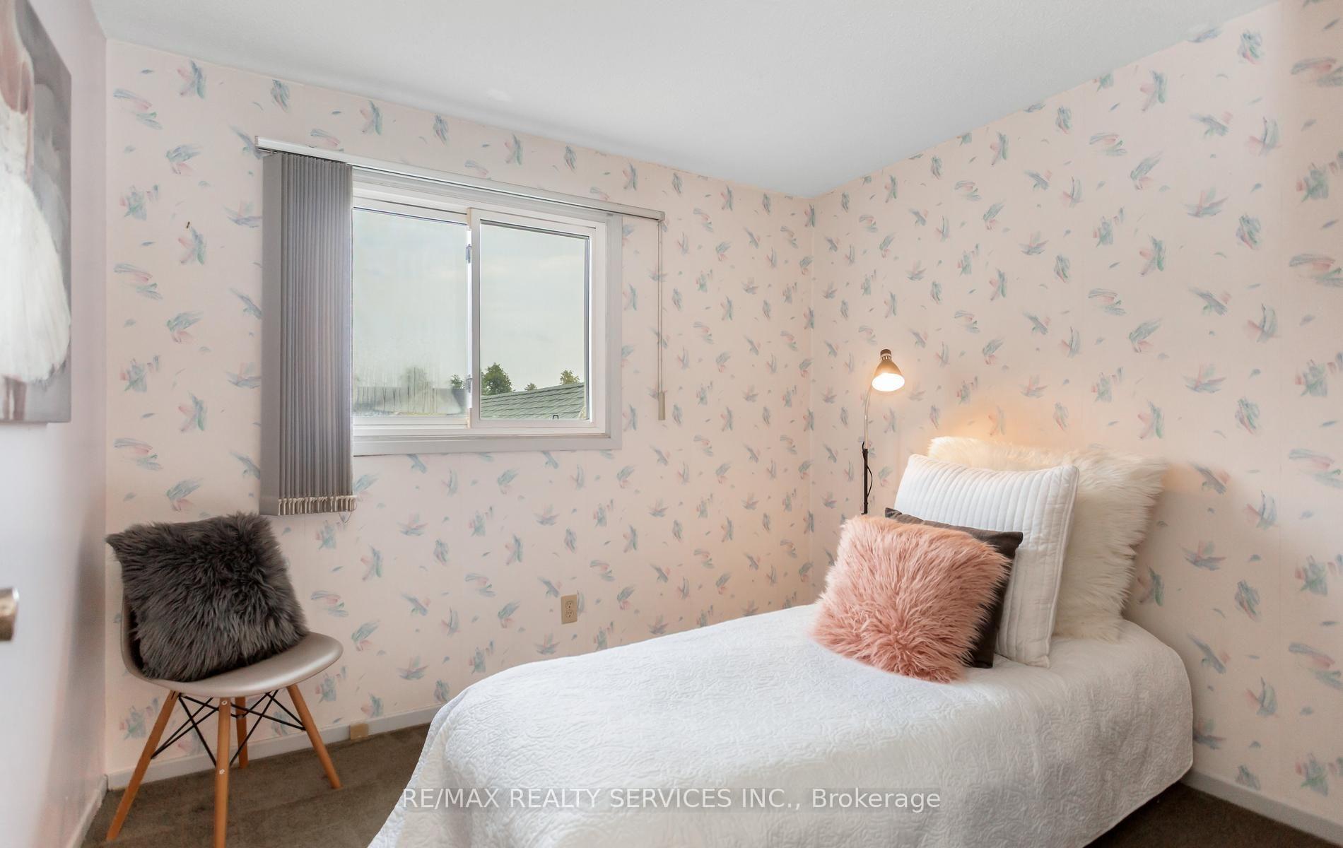 Photo 18 of 35 Sparklett Crescent, Brampton, Heart Lake East — HOMEH