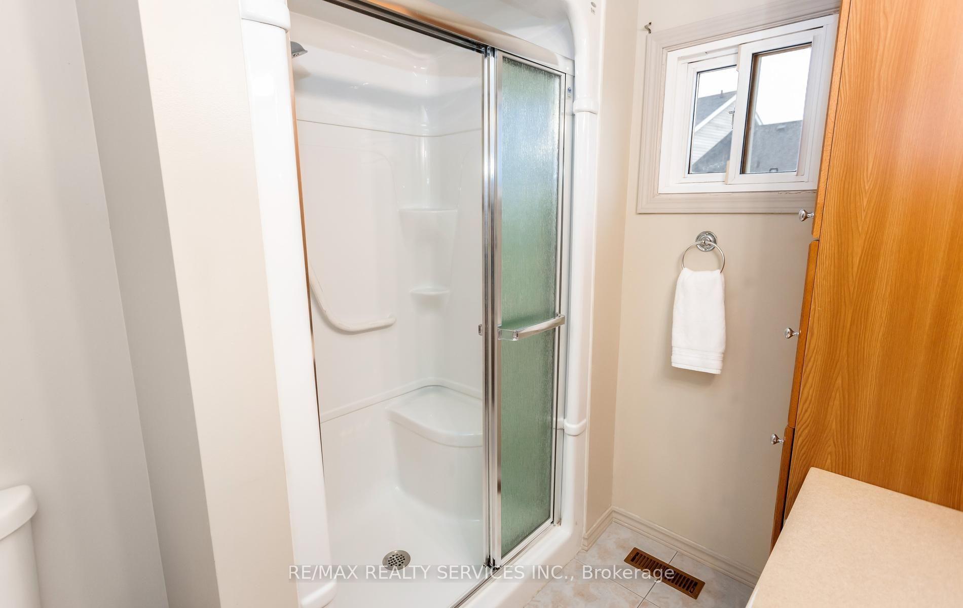 Photo 20 of 35 Sparklett Crescent, Brampton, Heart Lake East — HOMEH