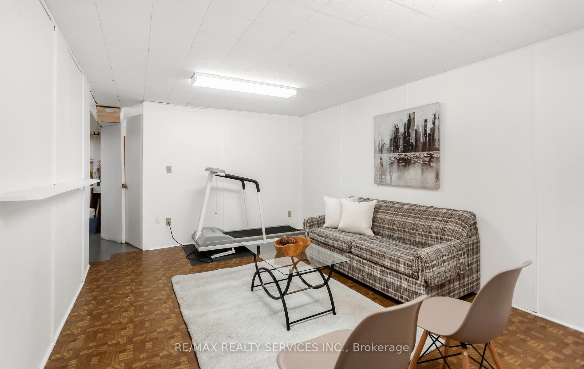 Photo 24 of 35 Sparklett Crescent, Brampton, Heart Lake East — HOMEH