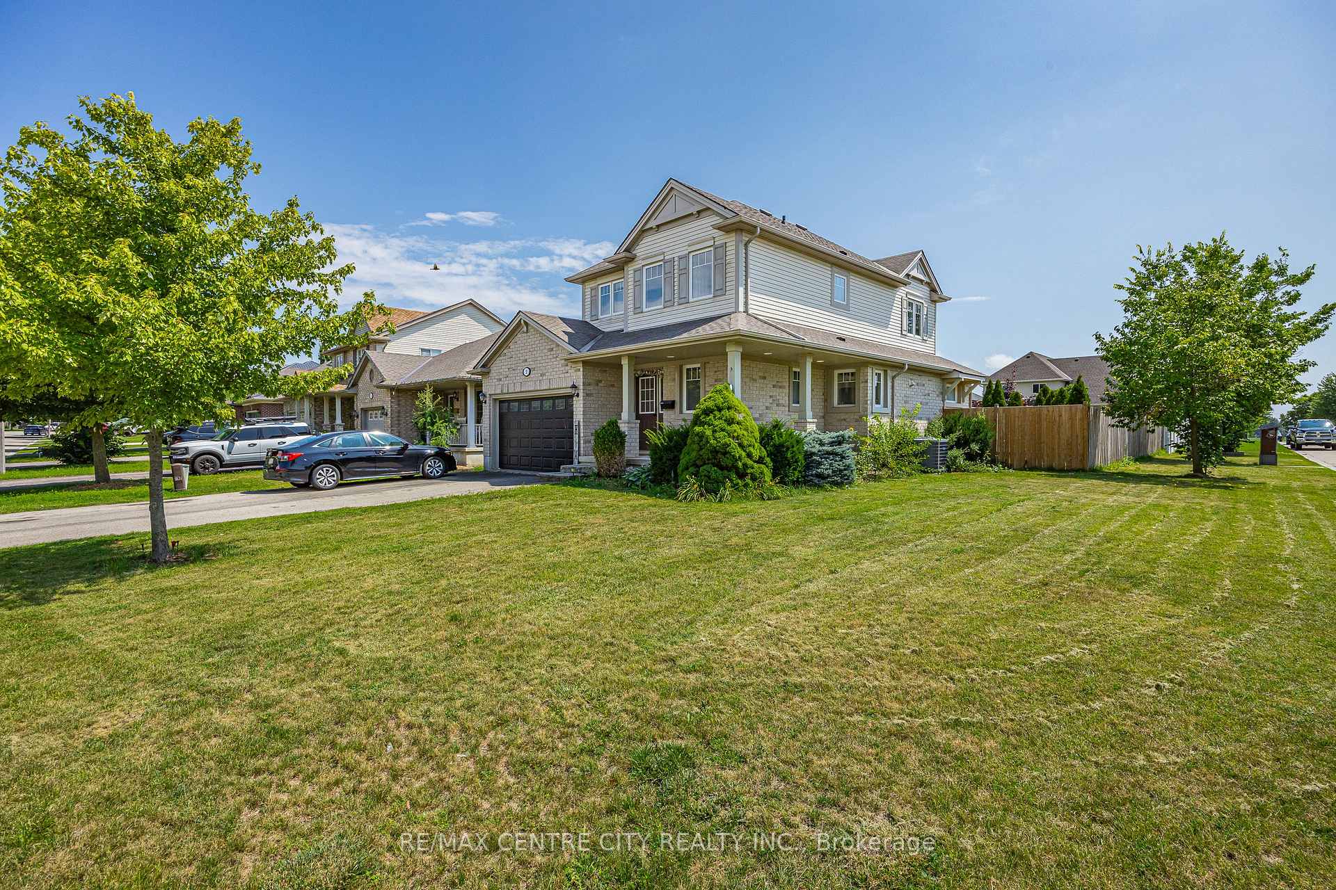Photo 3 of 2 Fenwick Court, St. Thomas — HOMEH