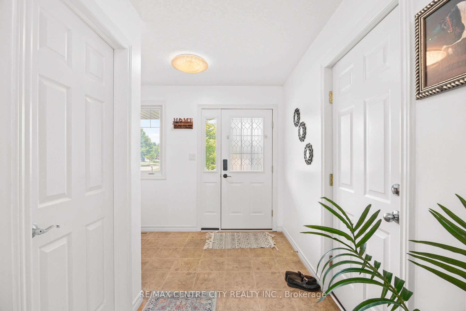 Photo 6 of 2 Fenwick Court, St. Thomas — HOMEH