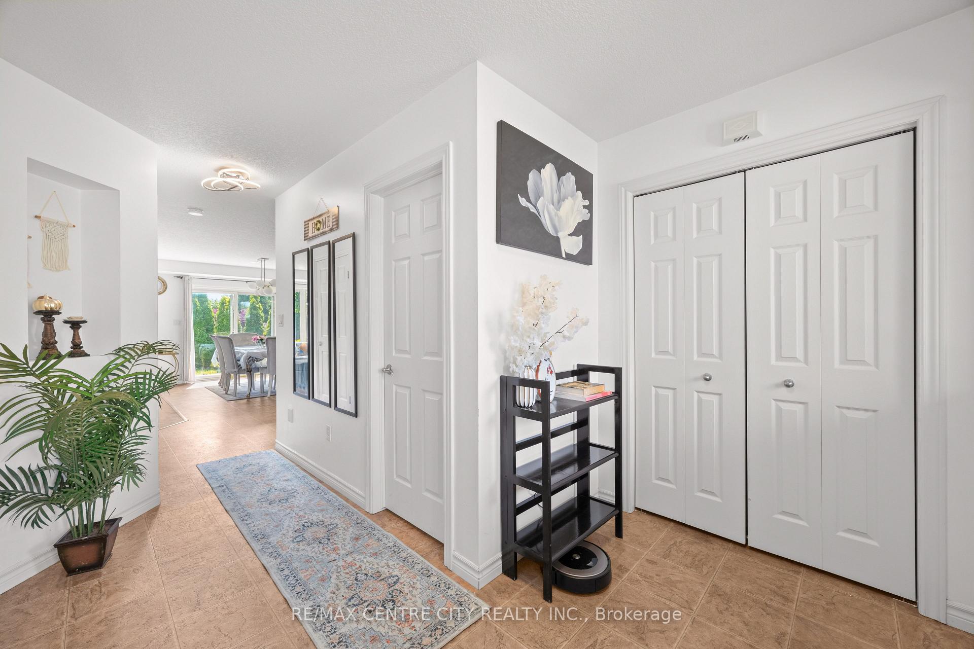 Photo 7 of 2 Fenwick Court, St. Thomas — HOMEH
