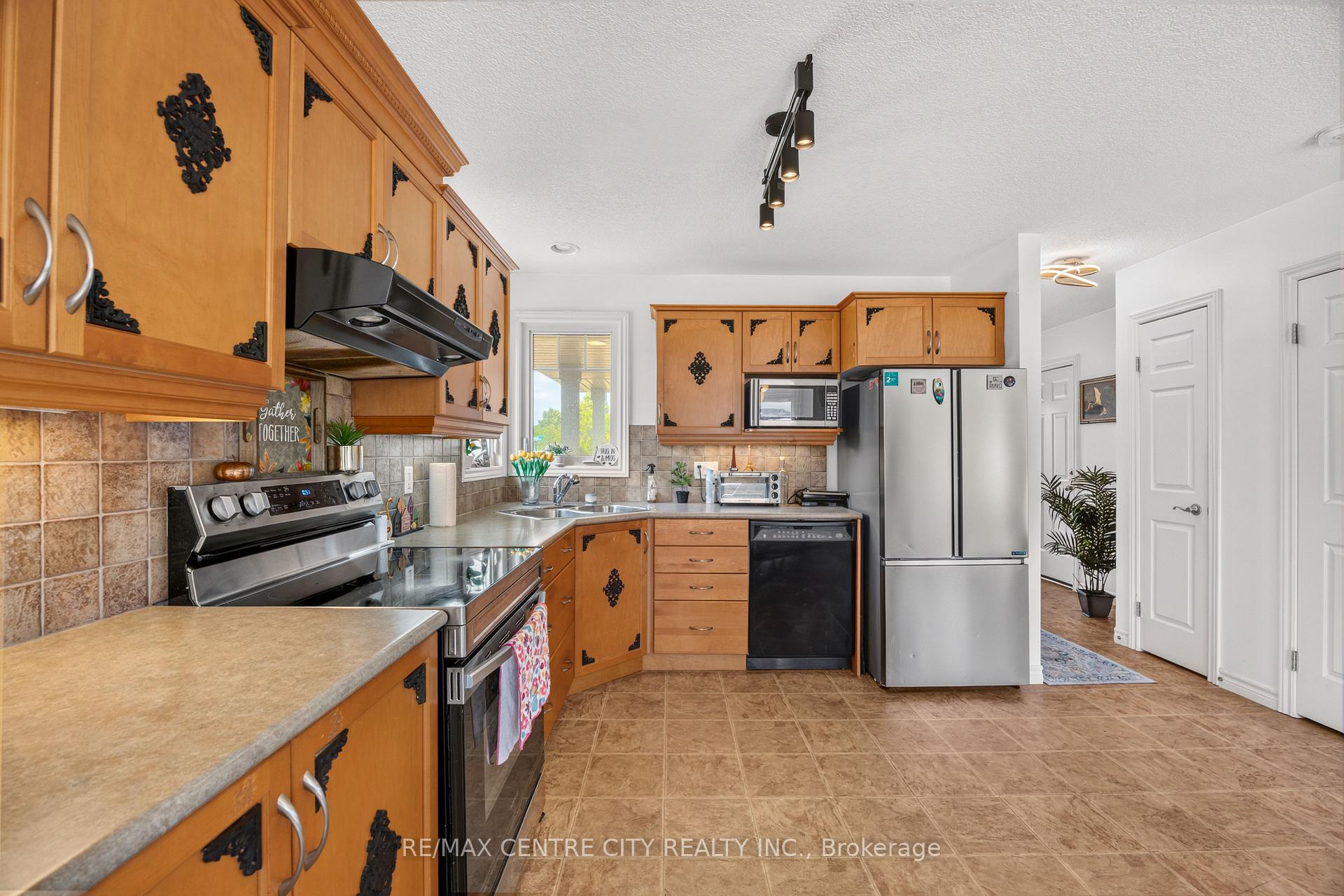 Photo 12 of 2 Fenwick Court, St. Thomas — HOMEH
