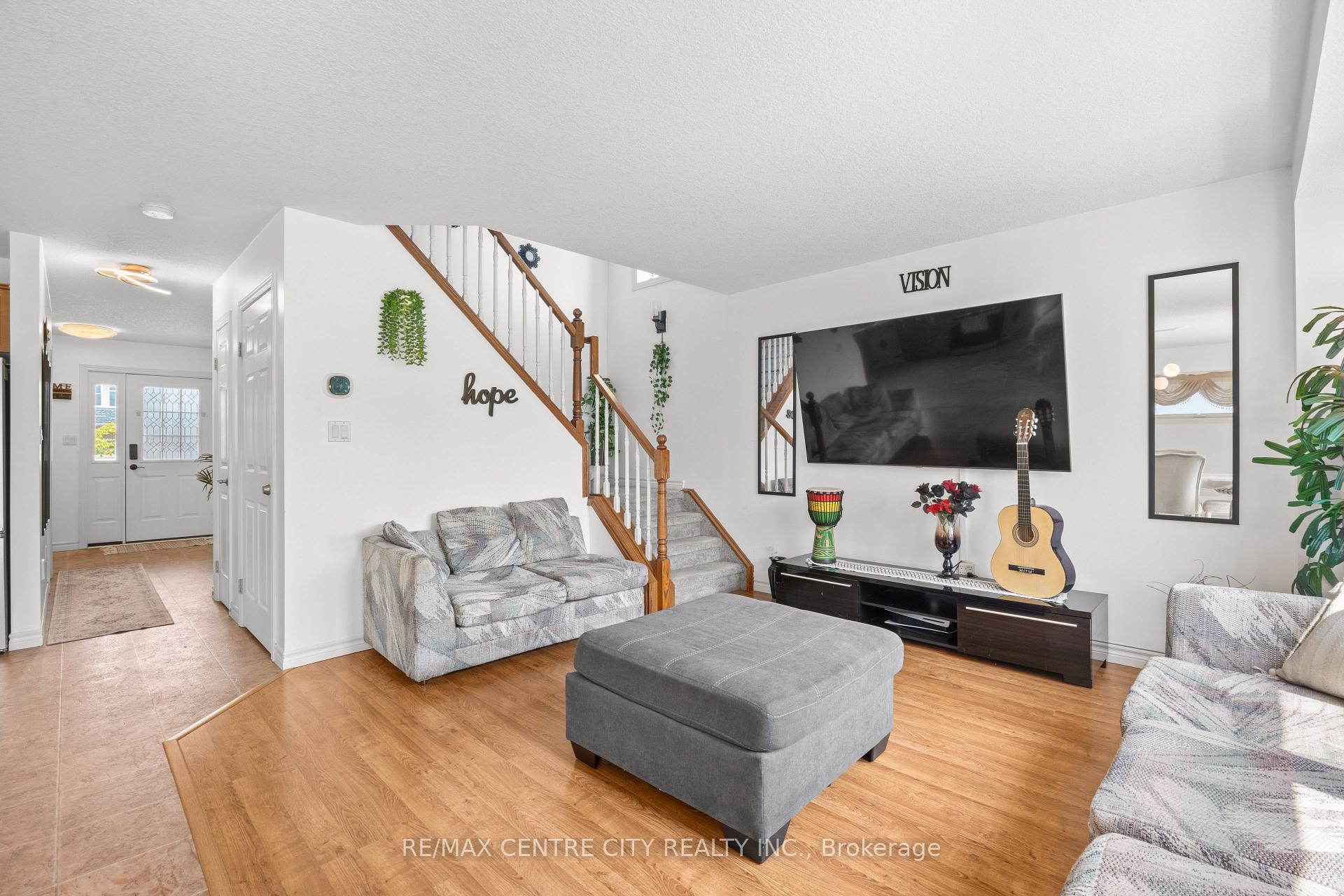 Photo 16 of 2 Fenwick Court, St. Thomas — HOMEH