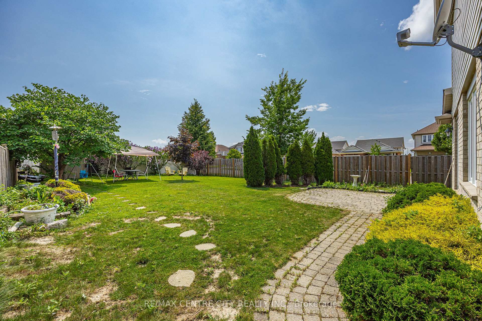 Photo 38 of 2 Fenwick Court, St. Thomas — HOMEH