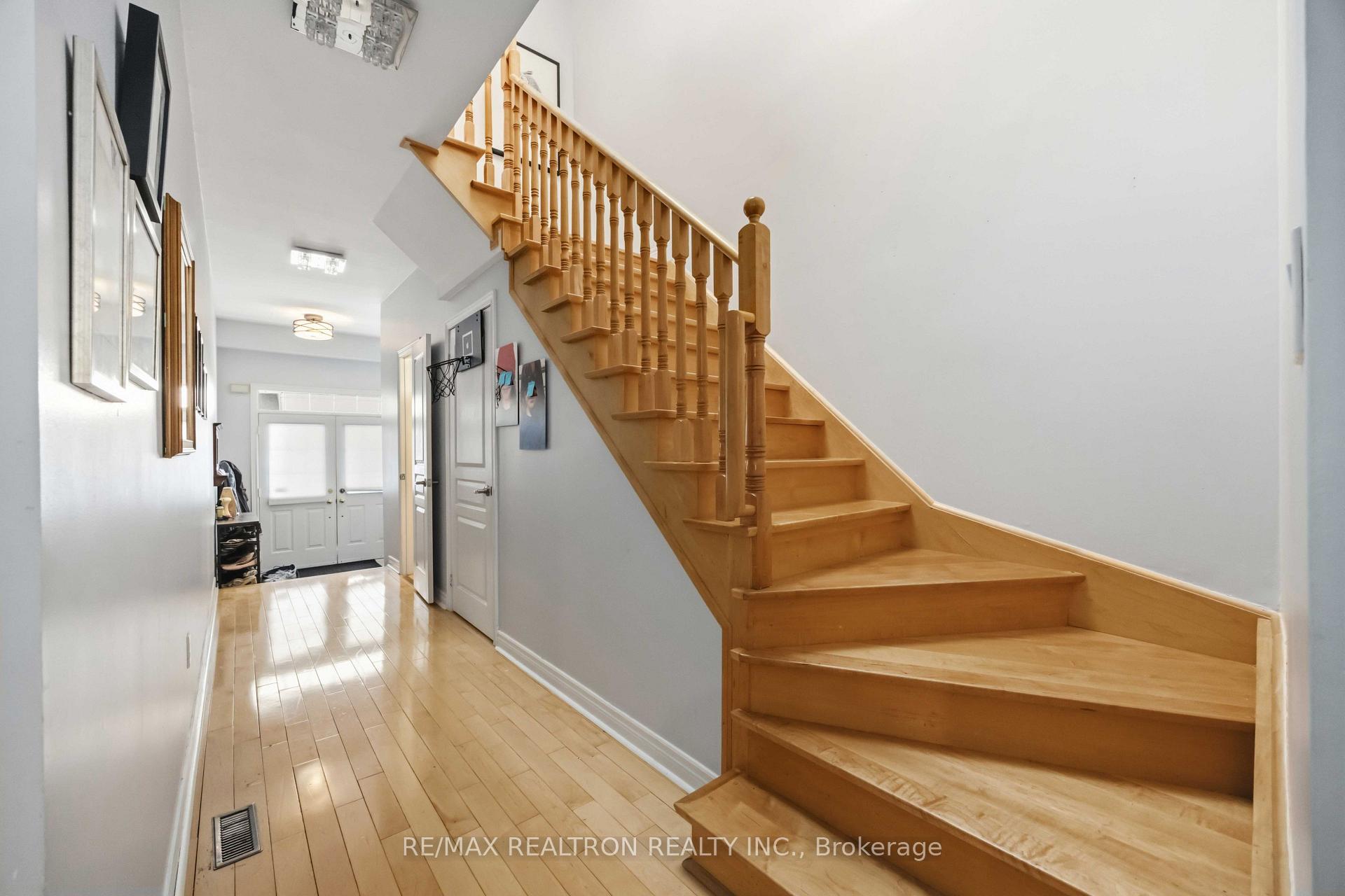 Photo 3 of 23 Amberty Street, Vaughan, Patterson — HOMEH