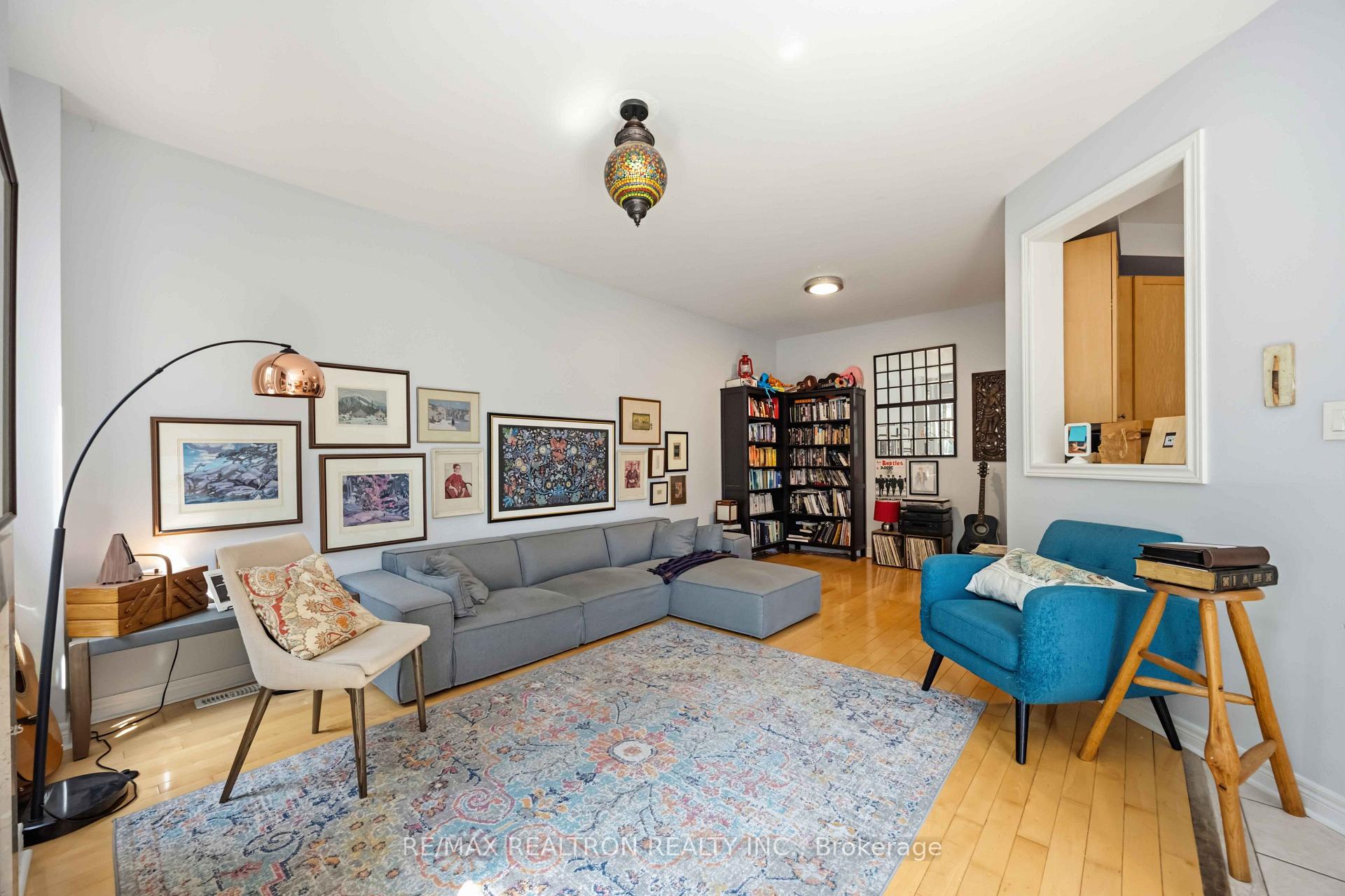 Photo 5 of 23 Amberty Street, Vaughan, Patterson — HOMEH