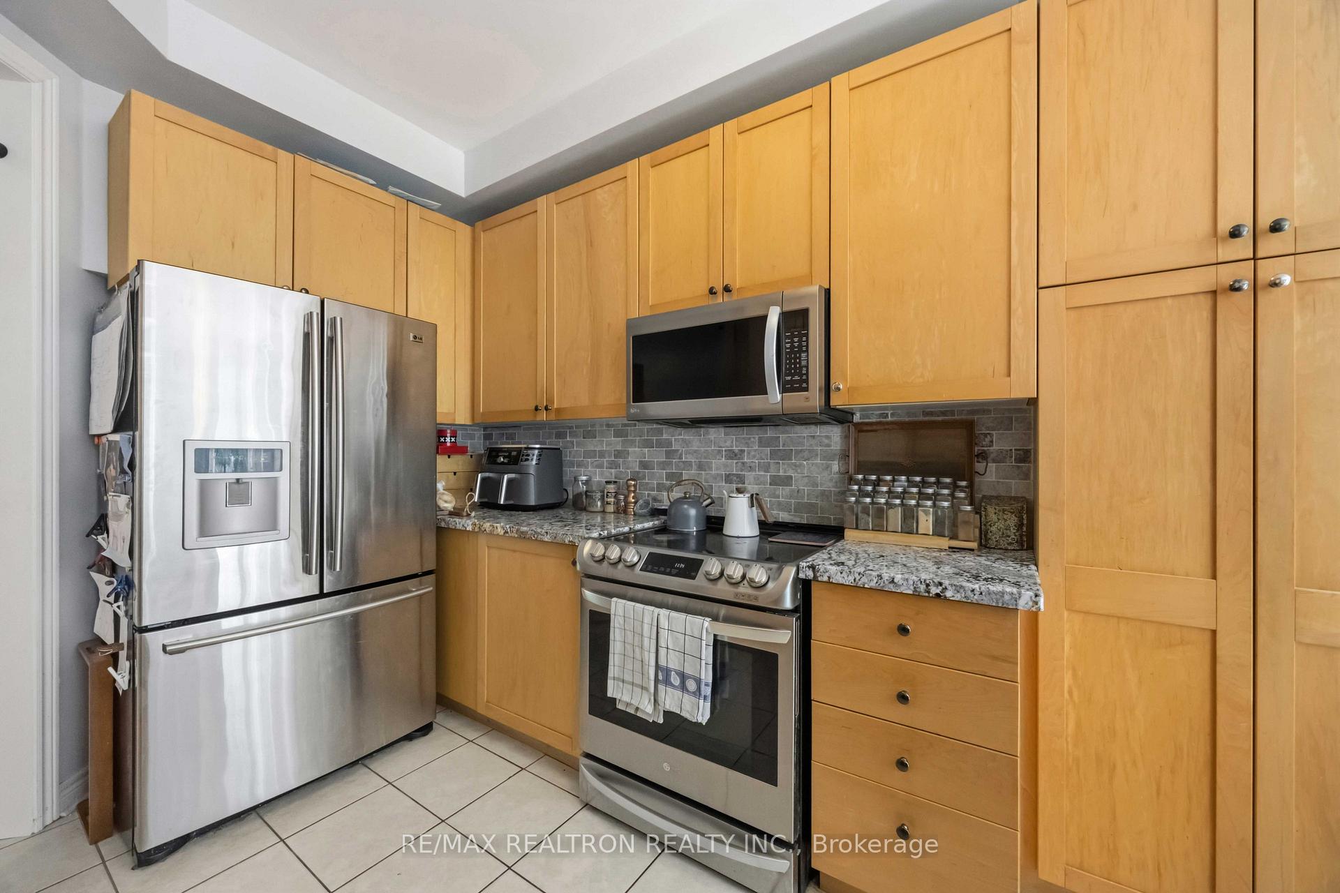 Photo 10 of 23 Amberty Street, Vaughan, Patterson — HOMEH