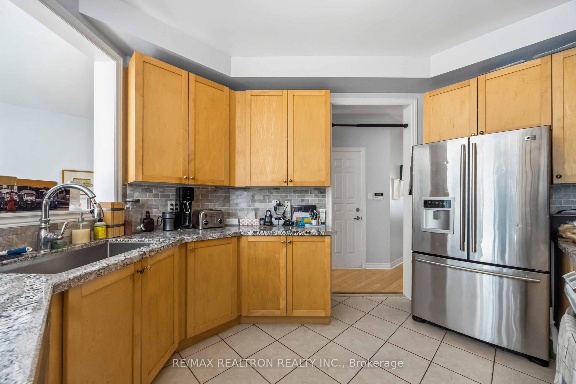 Photo 11 of 23 Amberty Street, Vaughan, Patterson — HOMEH