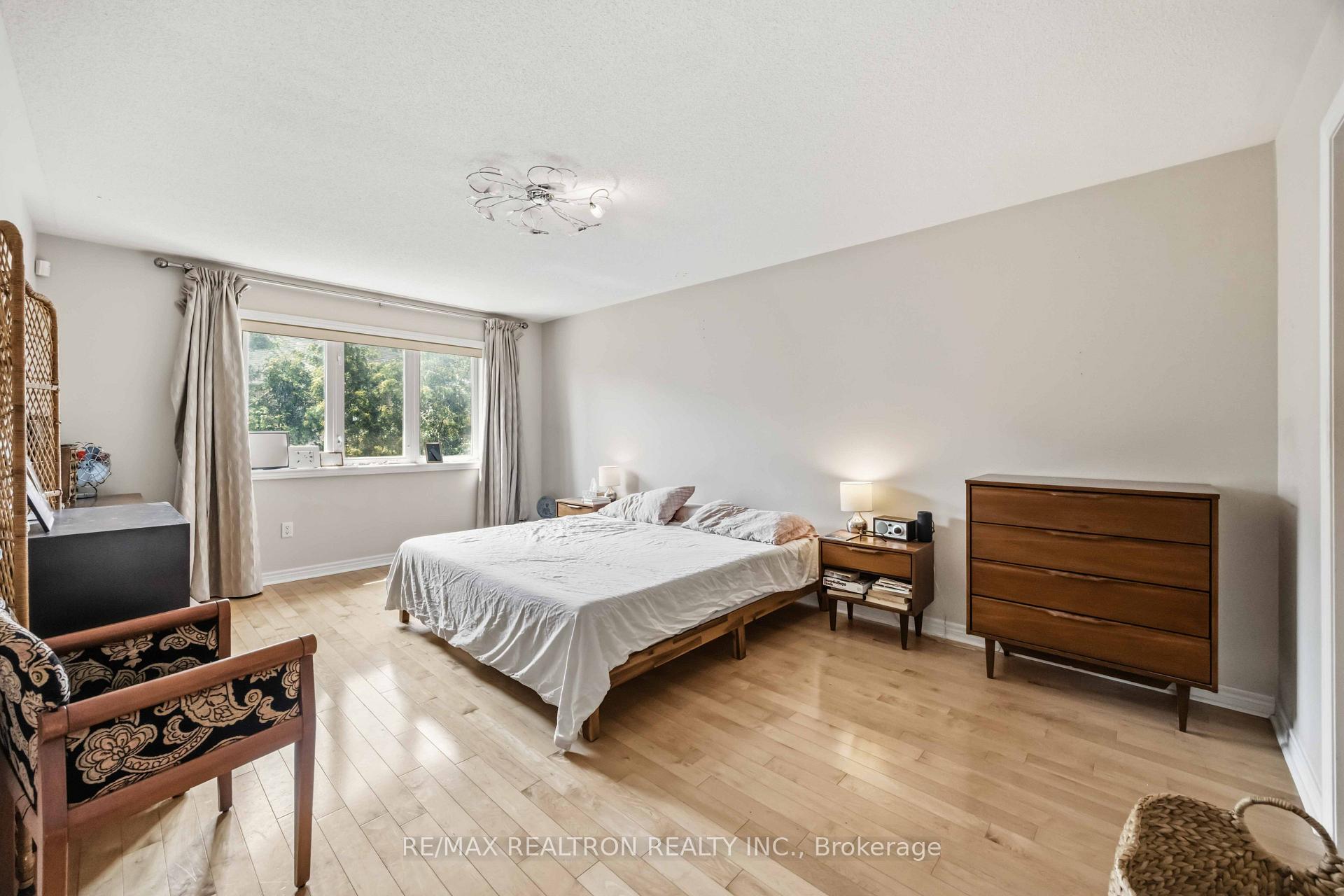 Photo 20 of 23 Amberty Street, Vaughan, Patterson — HOMEH