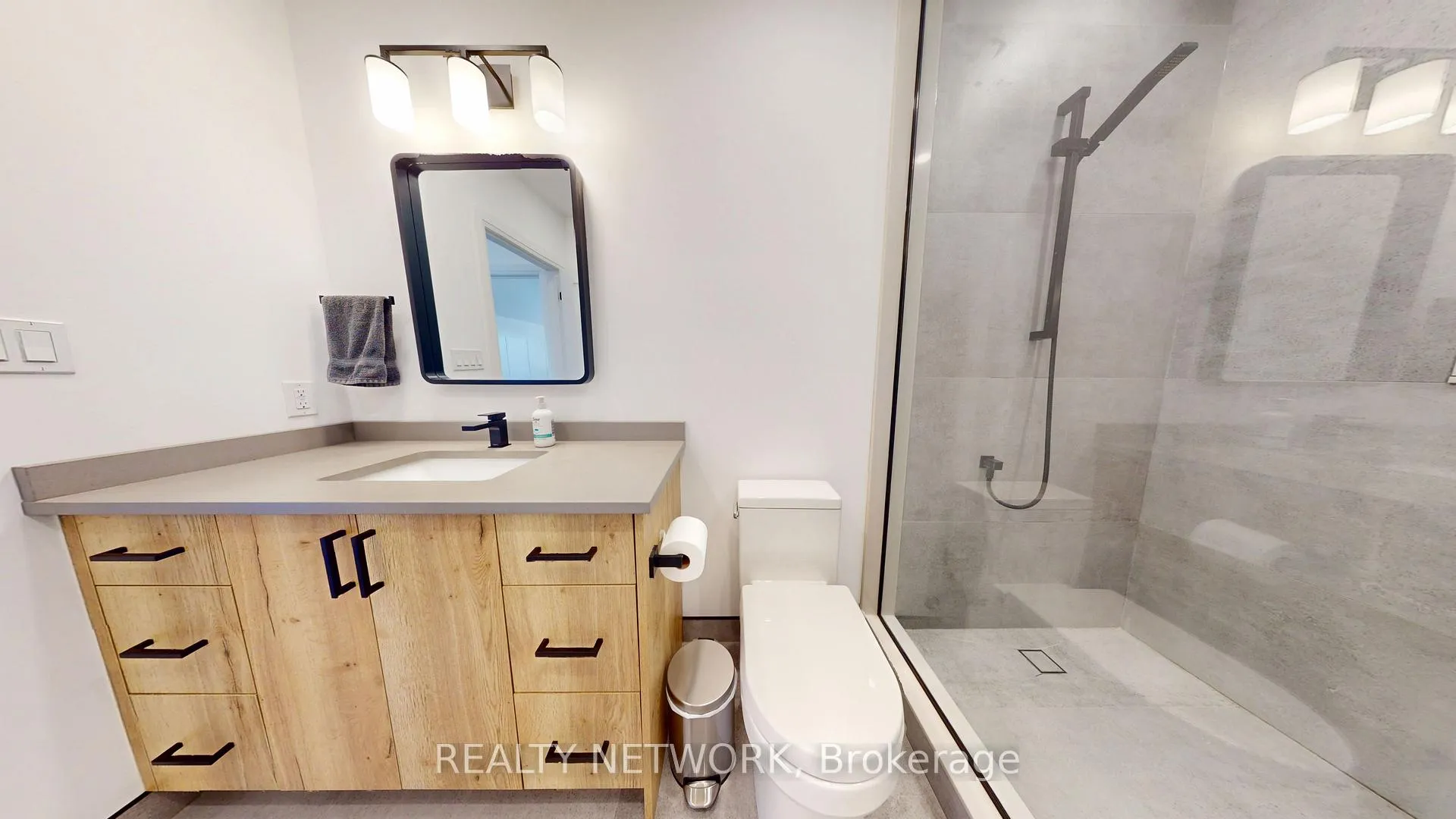 Photo 25 of 211 East 33rd Street, Hamilton, Raleigh — HOMEH