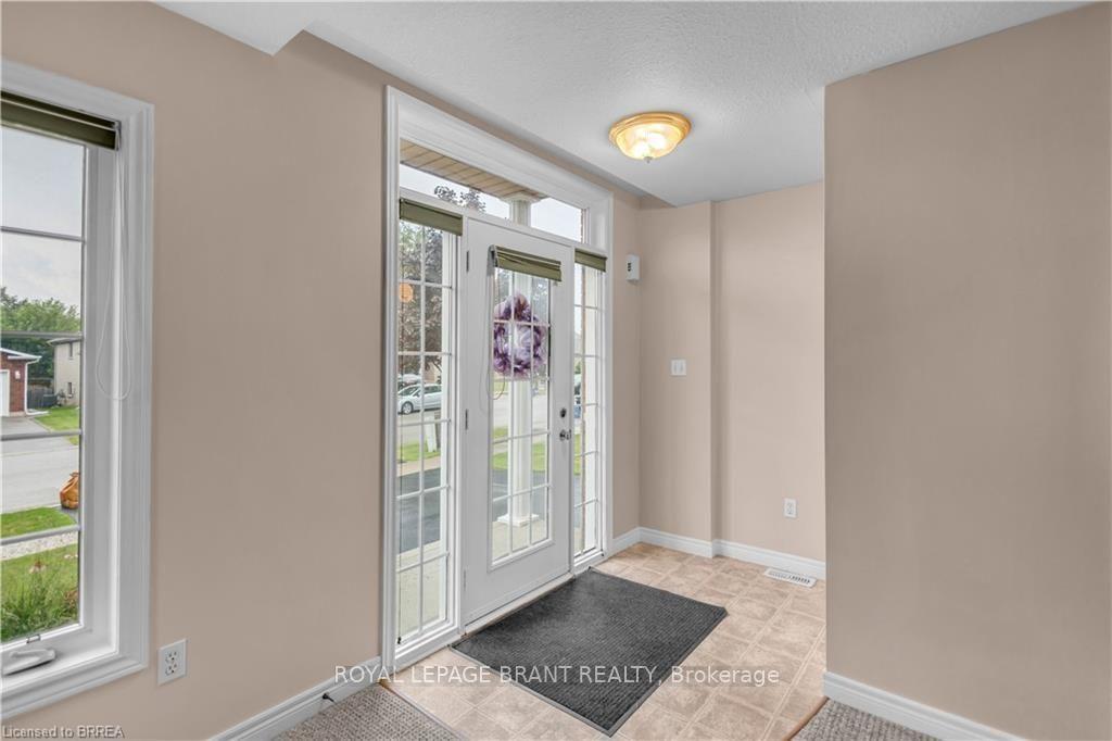 Photo 4 of 25 Sudds Lane, Brantford — HOMEH