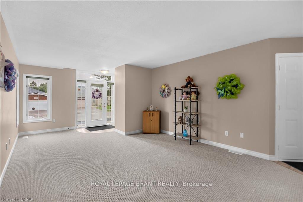 Photo 5 of 25 Sudds Lane, Brantford — HOMEH