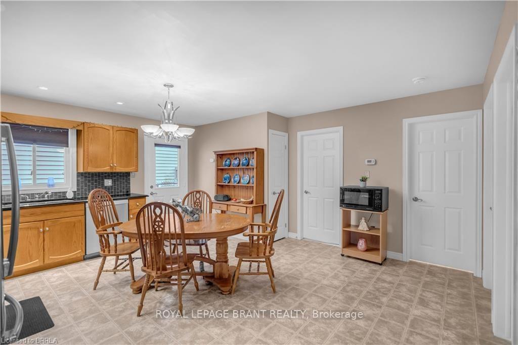 Photo 11 of 25 Sudds Lane, Brantford — HOMEH