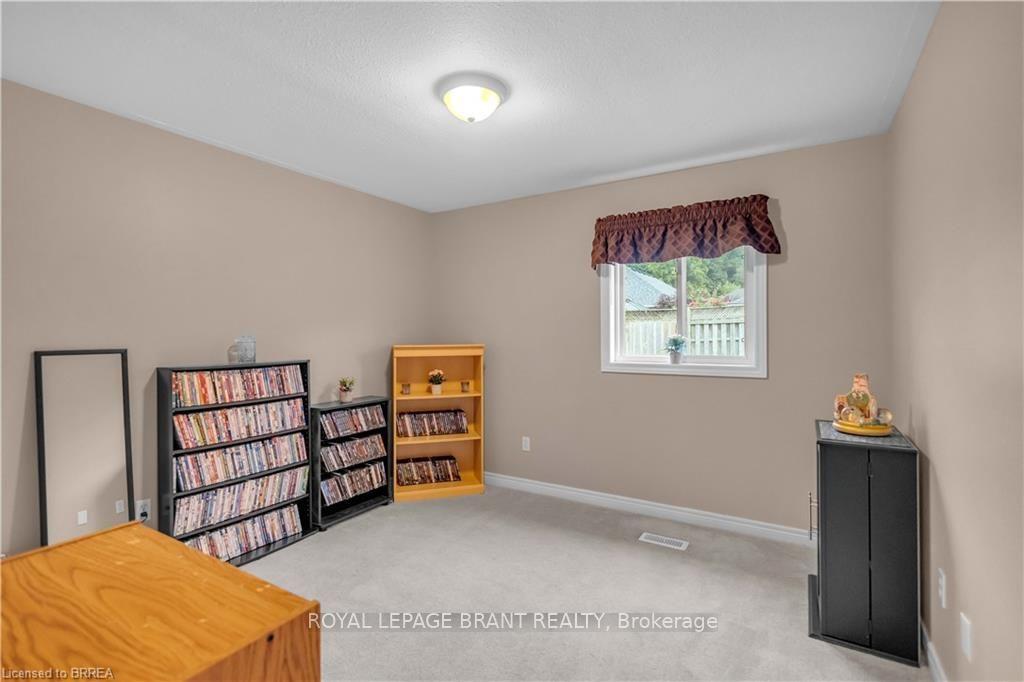 Photo 14 of 25 Sudds Lane, Brantford — HOMEH