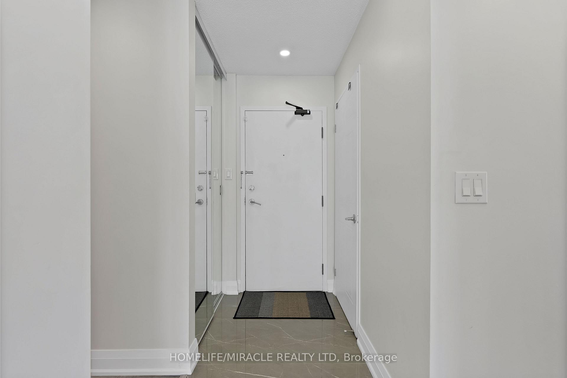 Photo 2 of Unit 112, 350 Webb Drive, Mississauga, City Centre — HOMEH