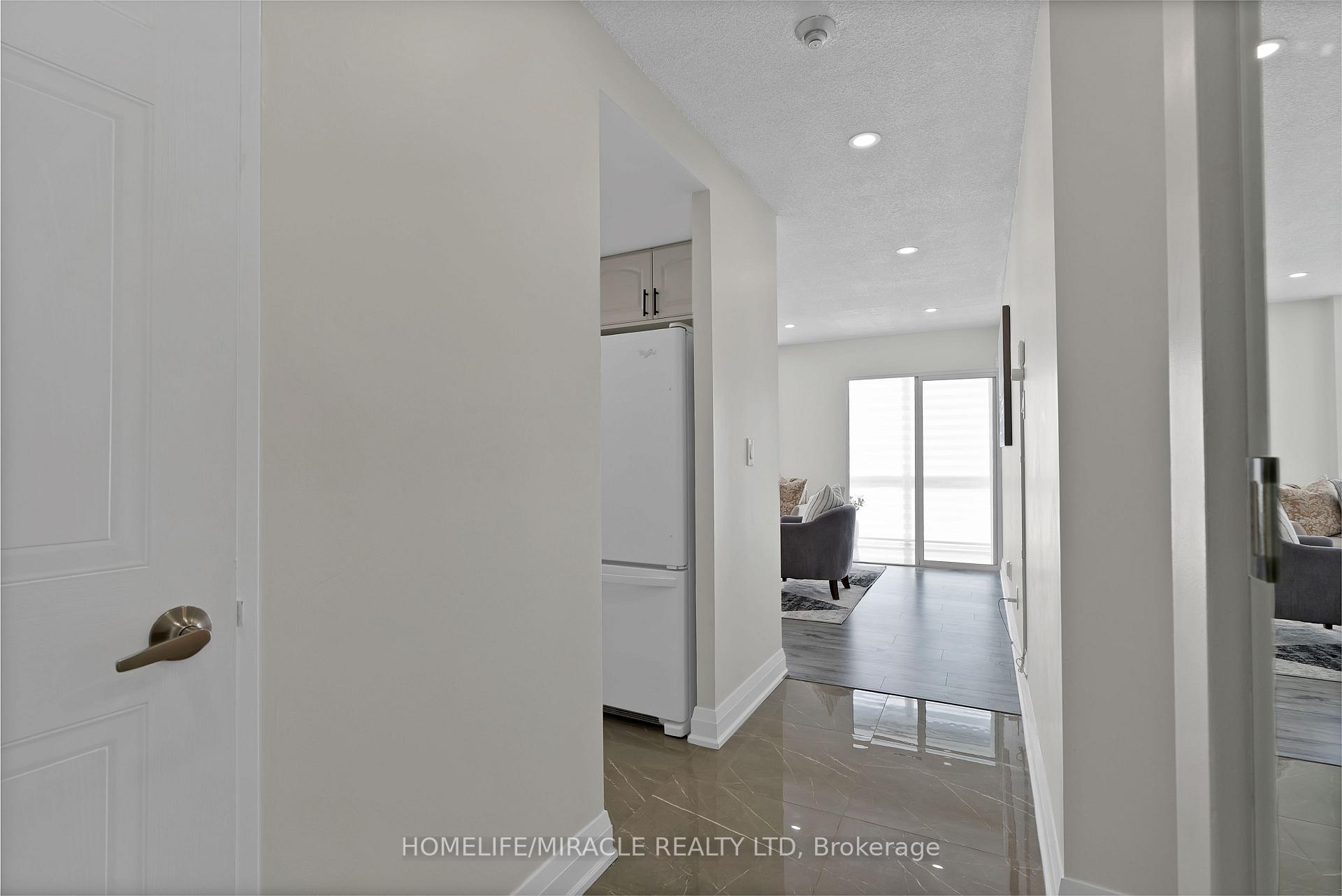 Photo 3 of Unit 112, 350 Webb Drive, Mississauga, City Centre — HOMEH