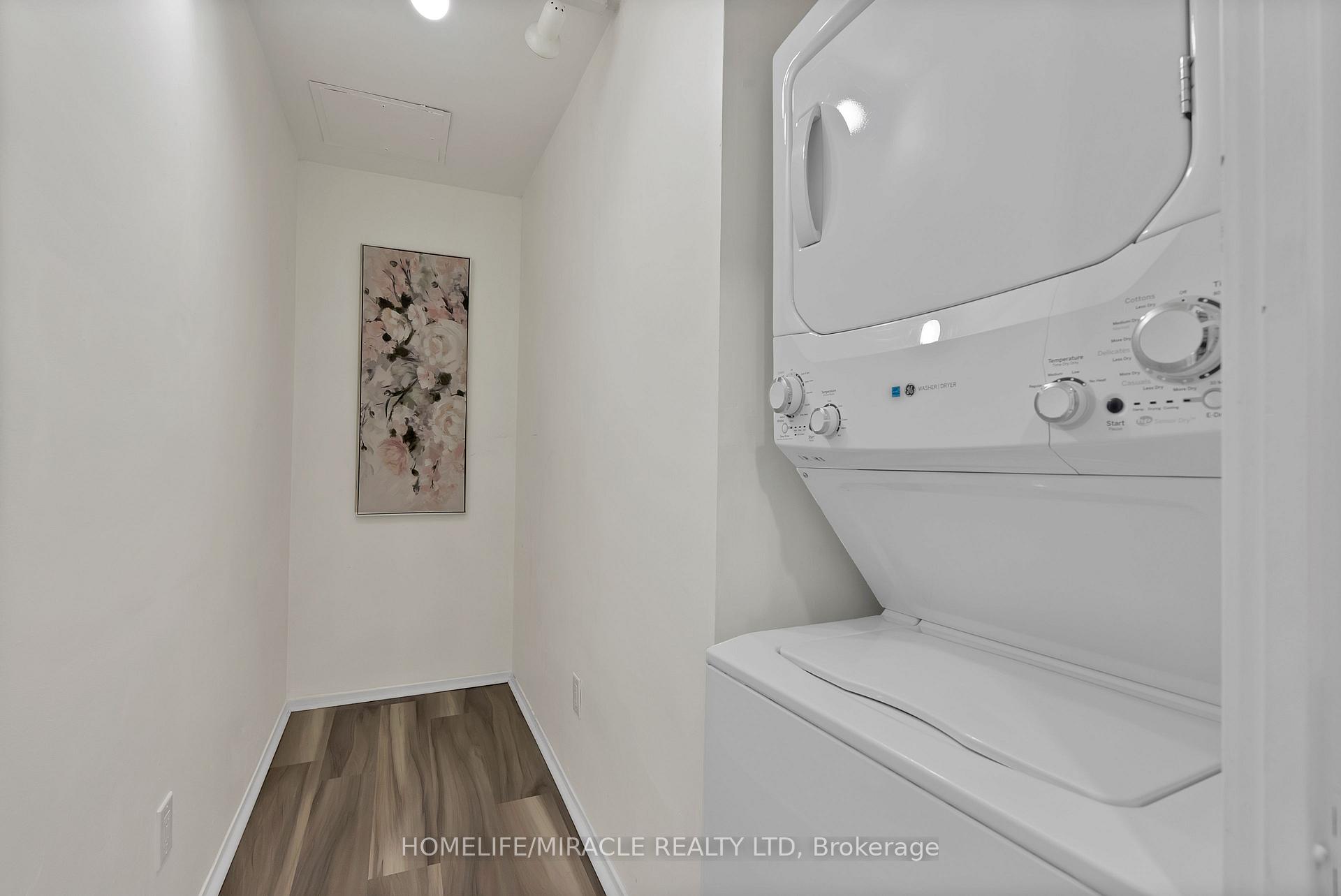 Photo 4 of Unit 112, 350 Webb Drive, Mississauga, City Centre — HOMEH