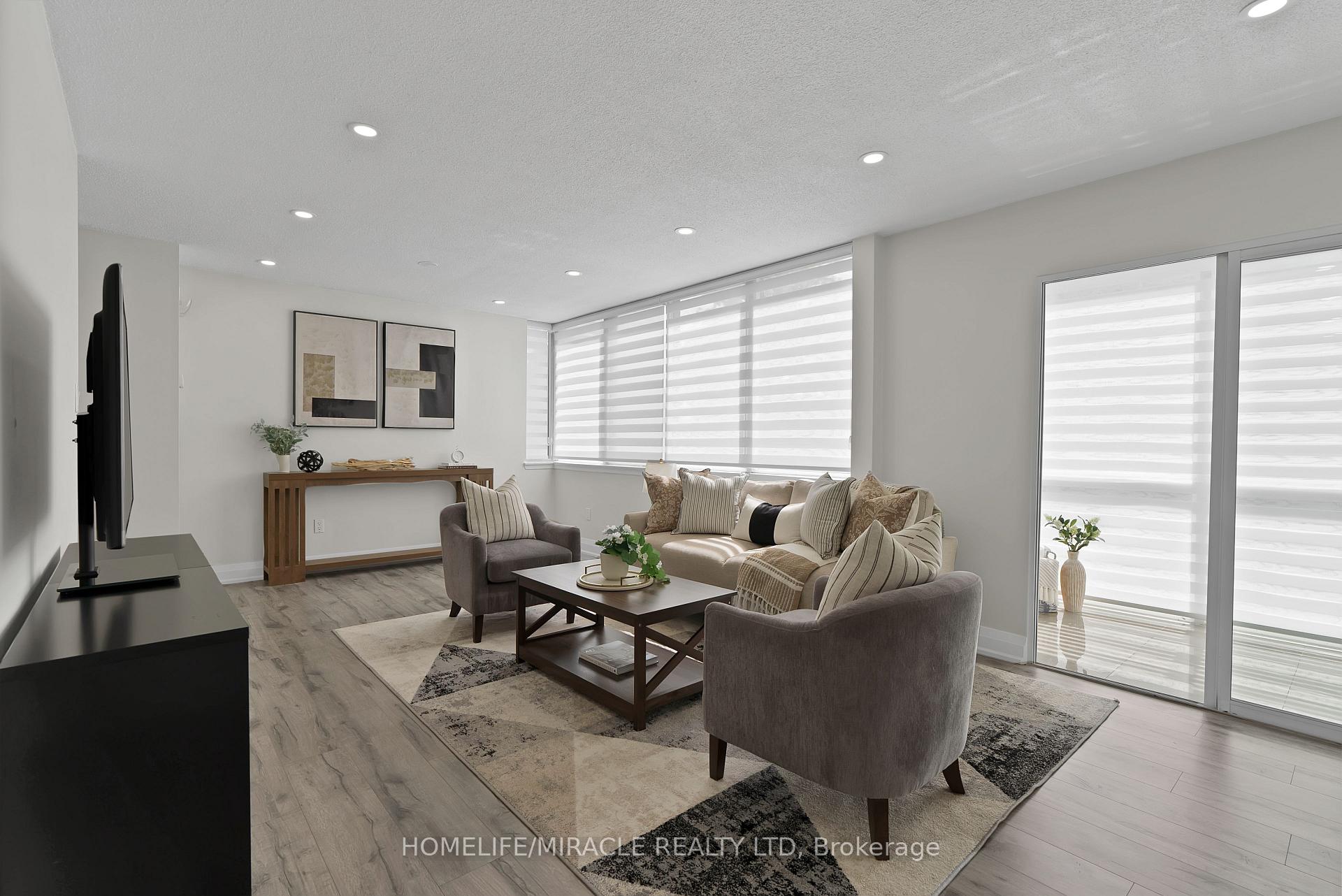 Photo 5 of Unit 112, 350 Webb Drive, Mississauga, City Centre — HOMEH