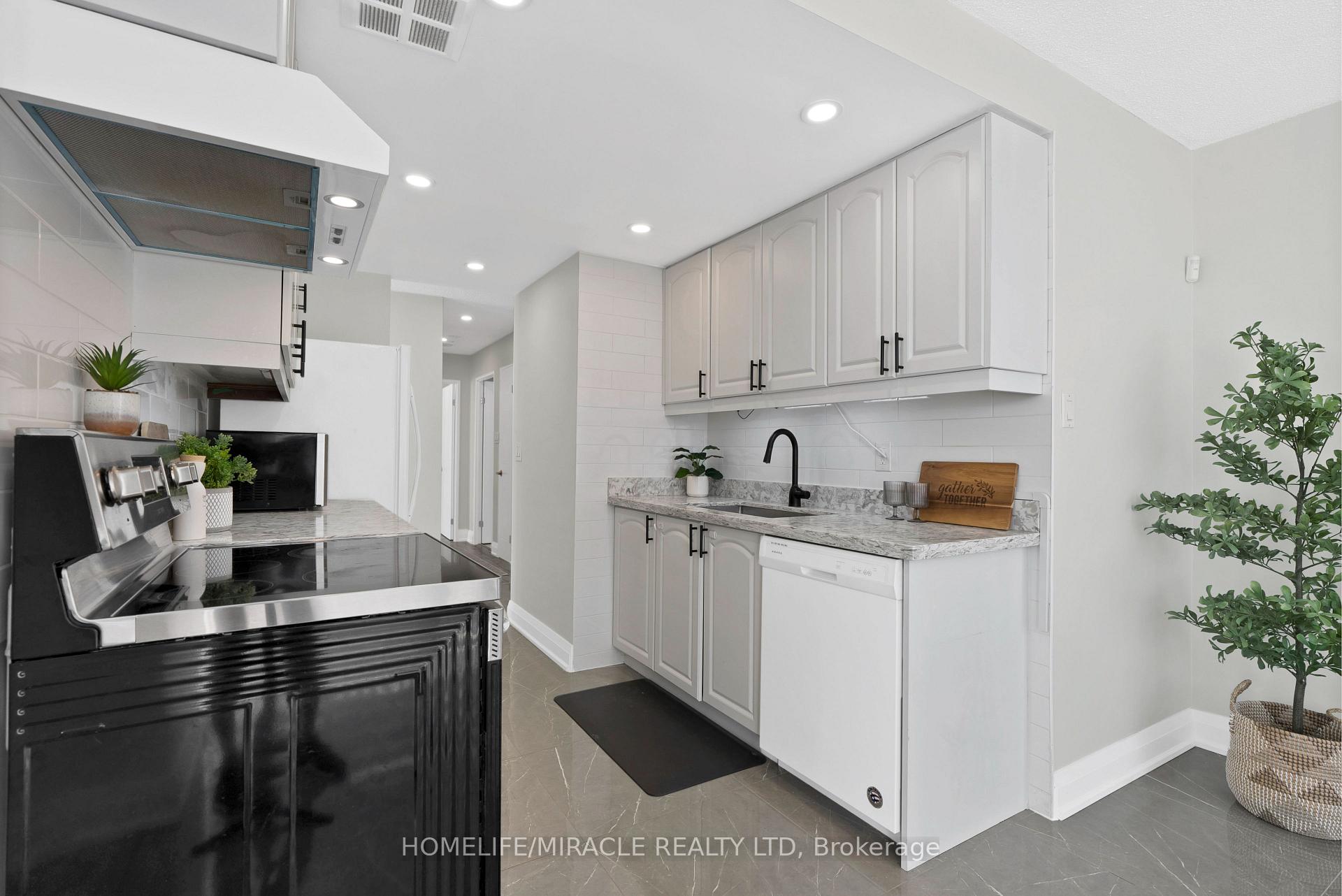 Photo 13 of Unit 112, 350 Webb Drive, Mississauga, City Centre — HOMEH