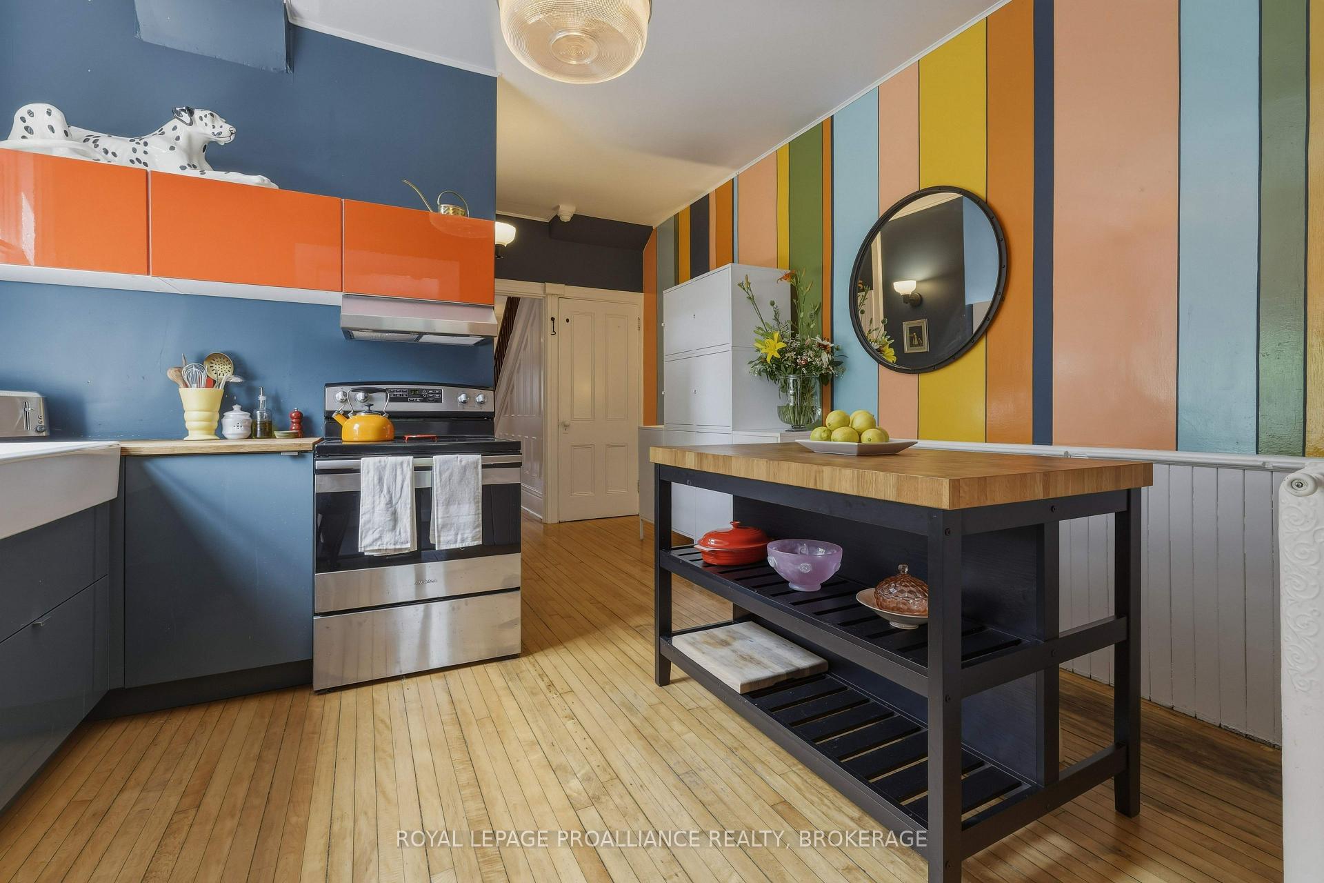 Photo 16 of 181 Montreal Street, Kingston, East of Sir John A. Blvd — HOMEH
