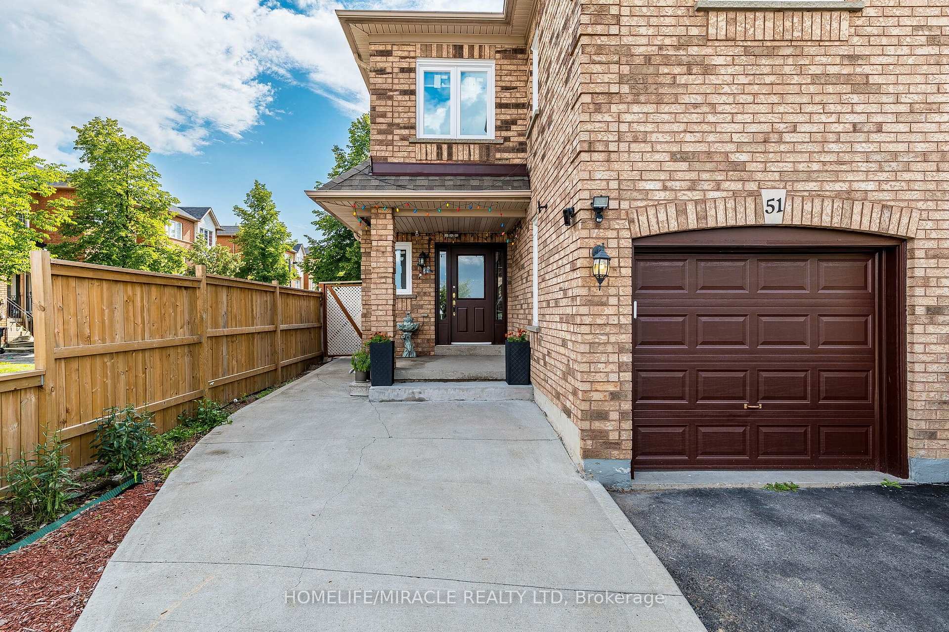 Photo 4 of 51 Brickyard Way, Brampton, Brampton North — HOMEH