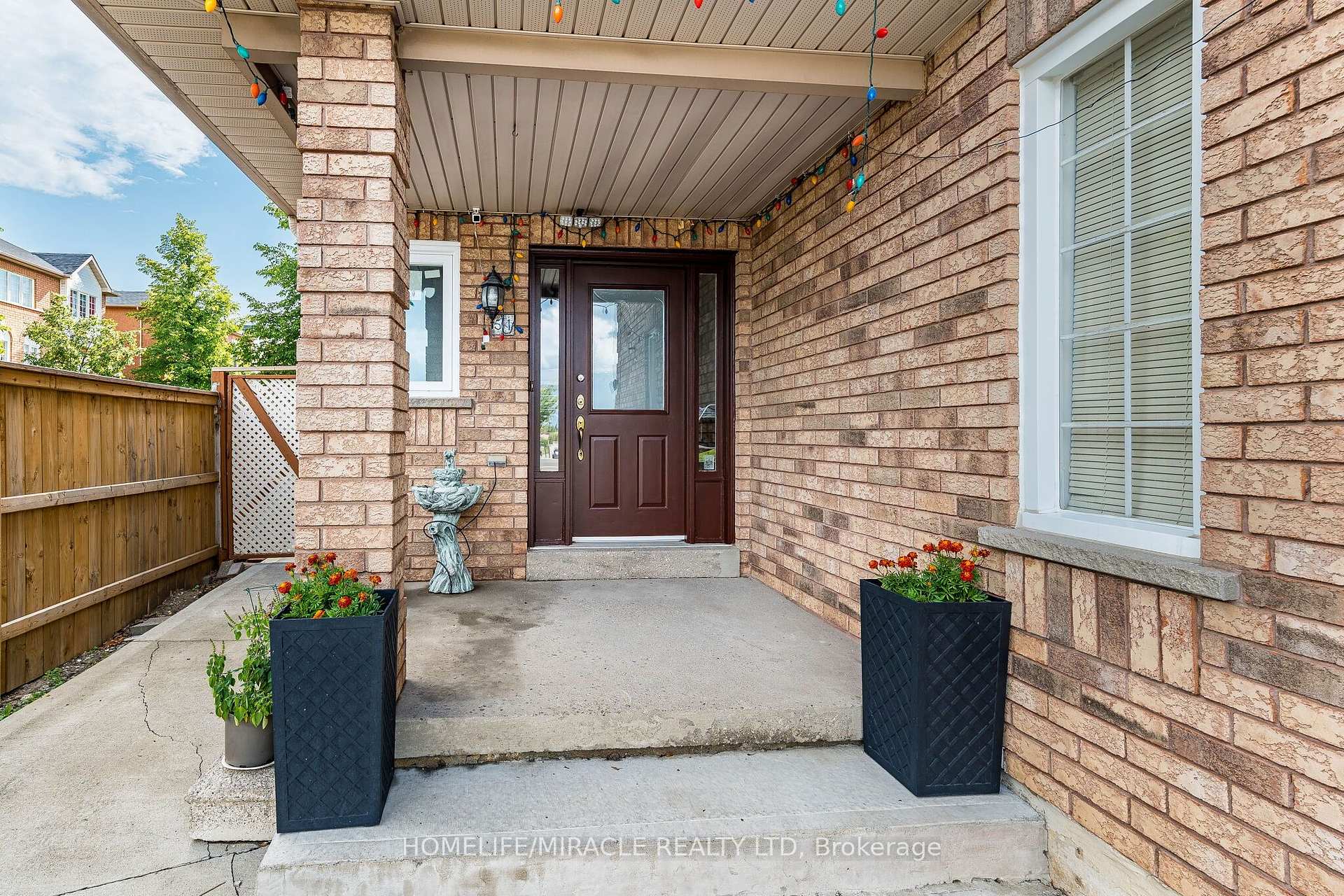 Photo 5 of 51 Brickyard Way, Brampton, Brampton North — HOMEH