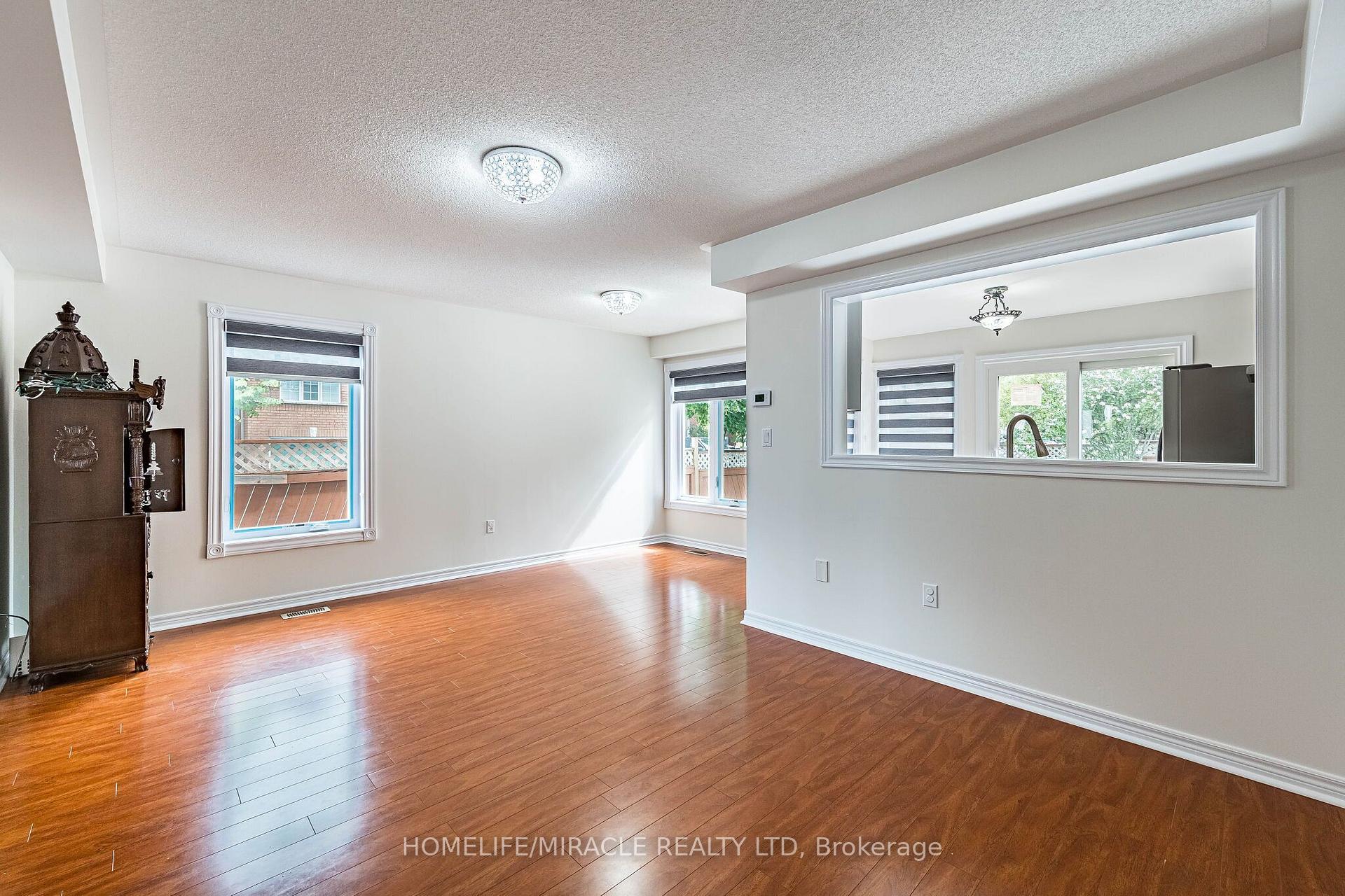 Photo 8 of 51 Brickyard Way, Brampton, Brampton North — HOMEH