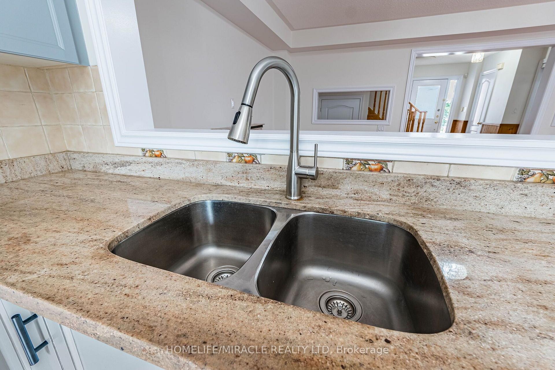 Photo 15 of 51 Brickyard Way, Brampton, Brampton North — HOMEH
