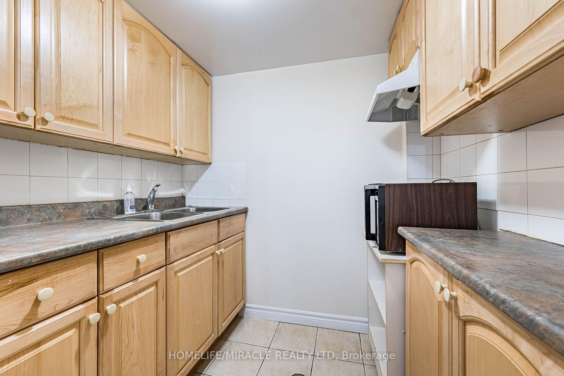 Photo 39 of 51 Brickyard Way, Brampton, Brampton North — HOMEH