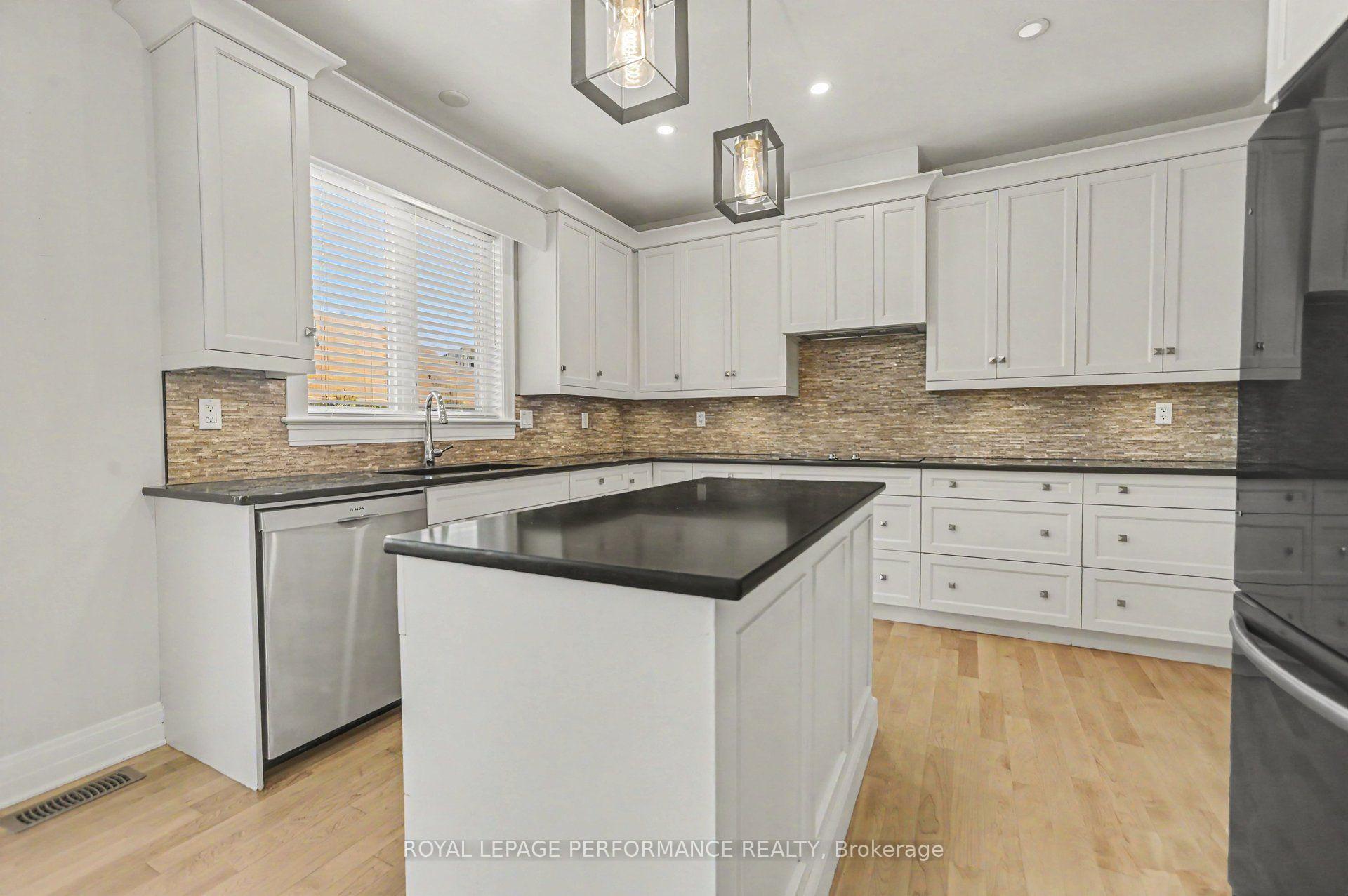 Photo 7 of 523 Adamson Crescent, Ottawa, Stittsville (South) — HOMEH