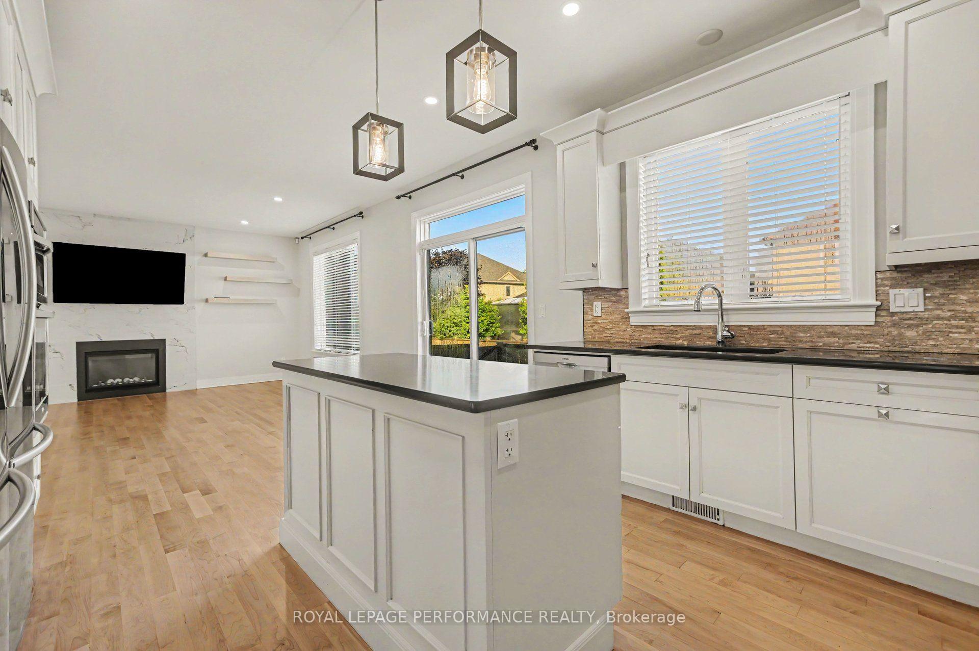 Photo 8 of 523 Adamson Crescent, Ottawa, Stittsville (South) — HOMEH