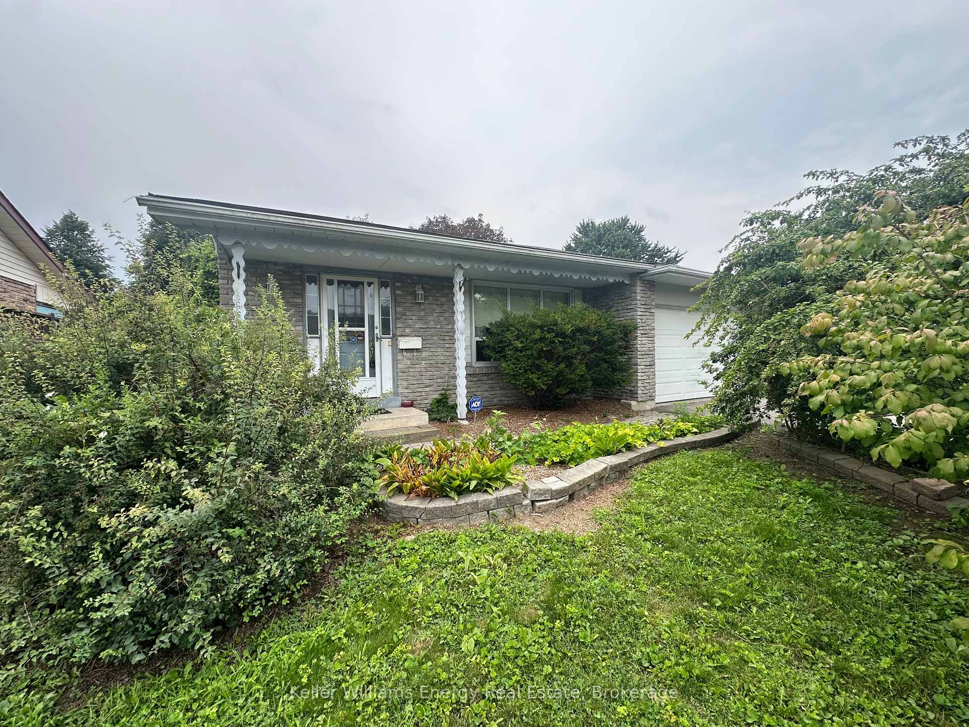 Photo 1 of 252 Keewatin Street S, Oshawa, Donevan — HOMEH