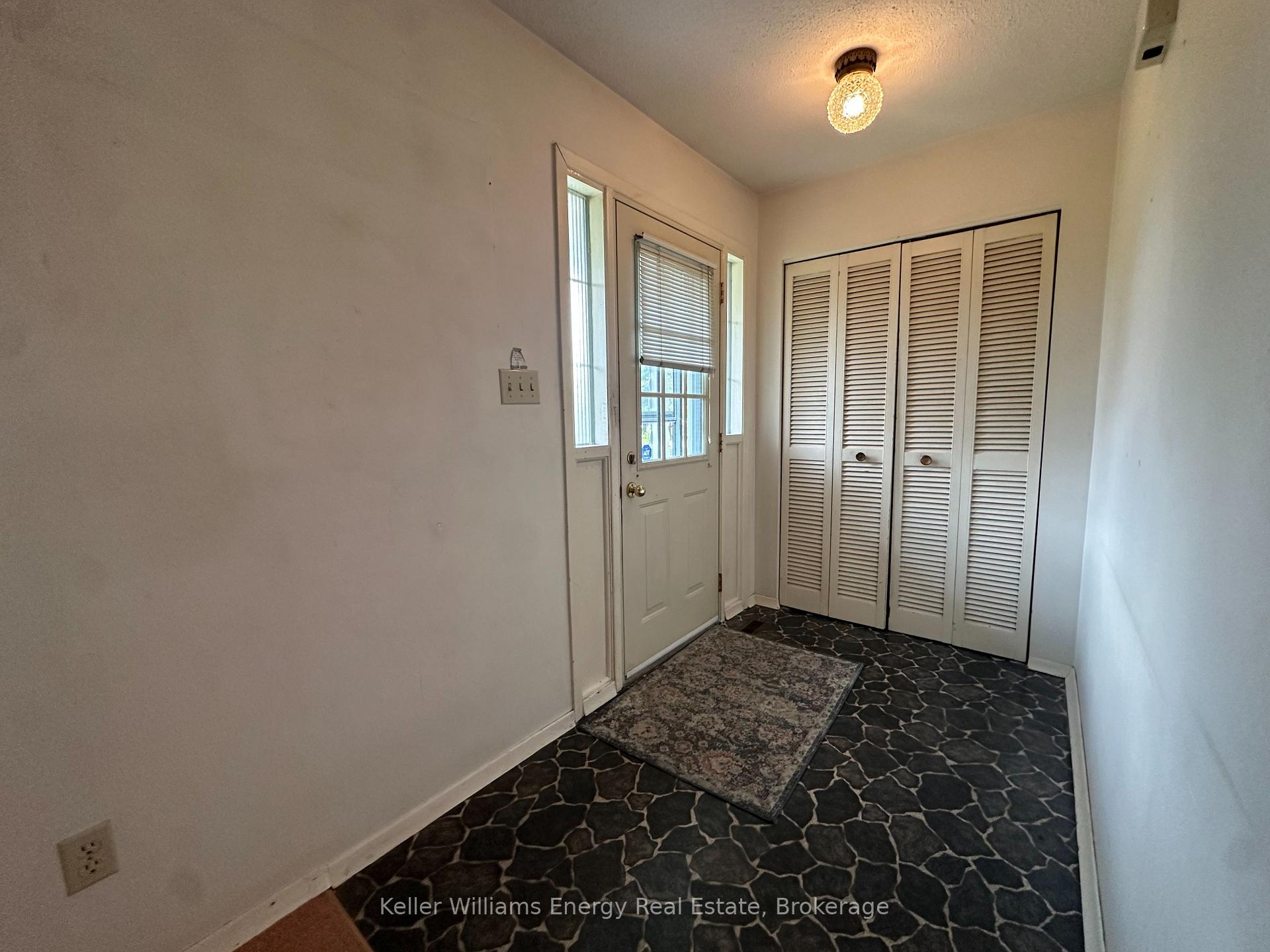 Photo 9 of 252 Keewatin Street S, Oshawa, Donevan — HOMEH