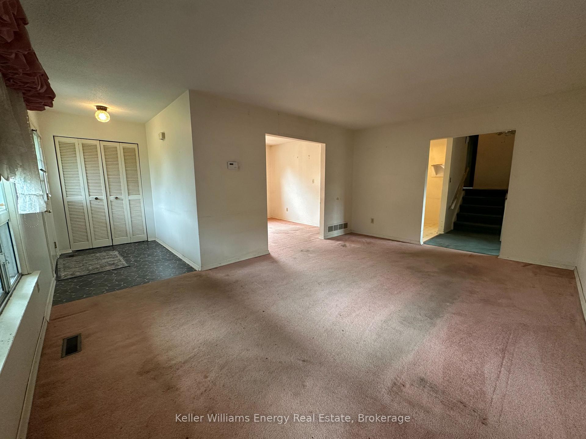 Photo 10 of 252 Keewatin Street S, Oshawa, Donevan — HOMEH