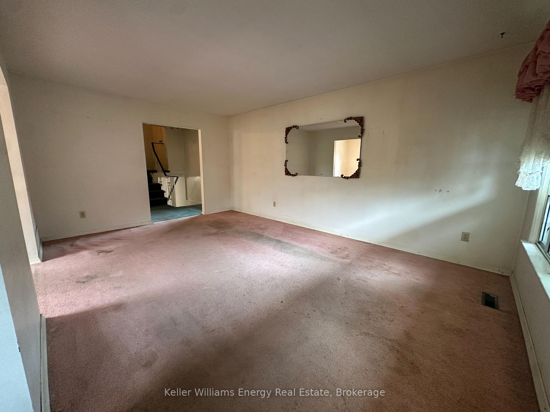 Photo 12 of 252 Keewatin Street S, Oshawa, Donevan — HOMEH