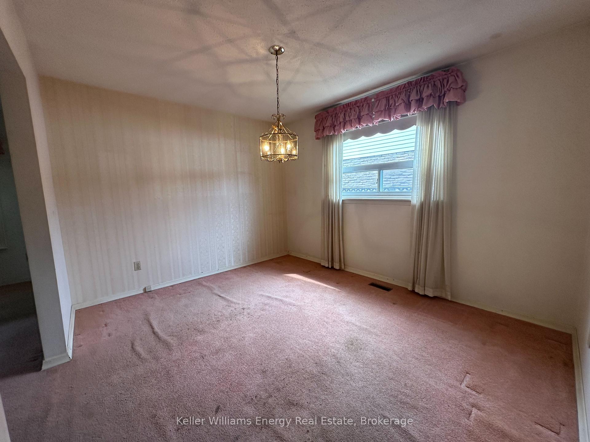 Photo 13 of 252 Keewatin Street S, Oshawa, Donevan — HOMEH