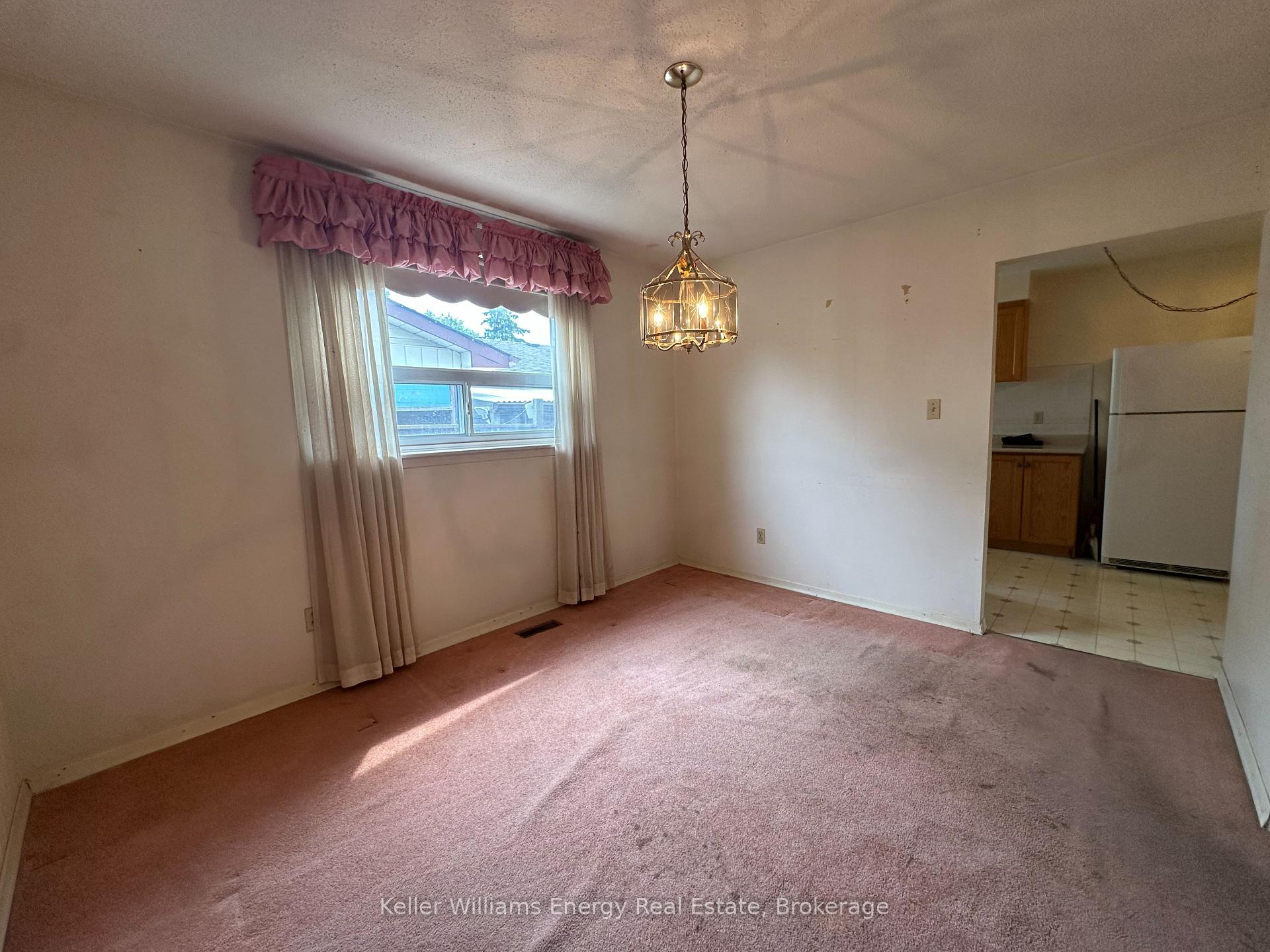 Photo 14 of 252 Keewatin Street S, Oshawa, Donevan — HOMEH