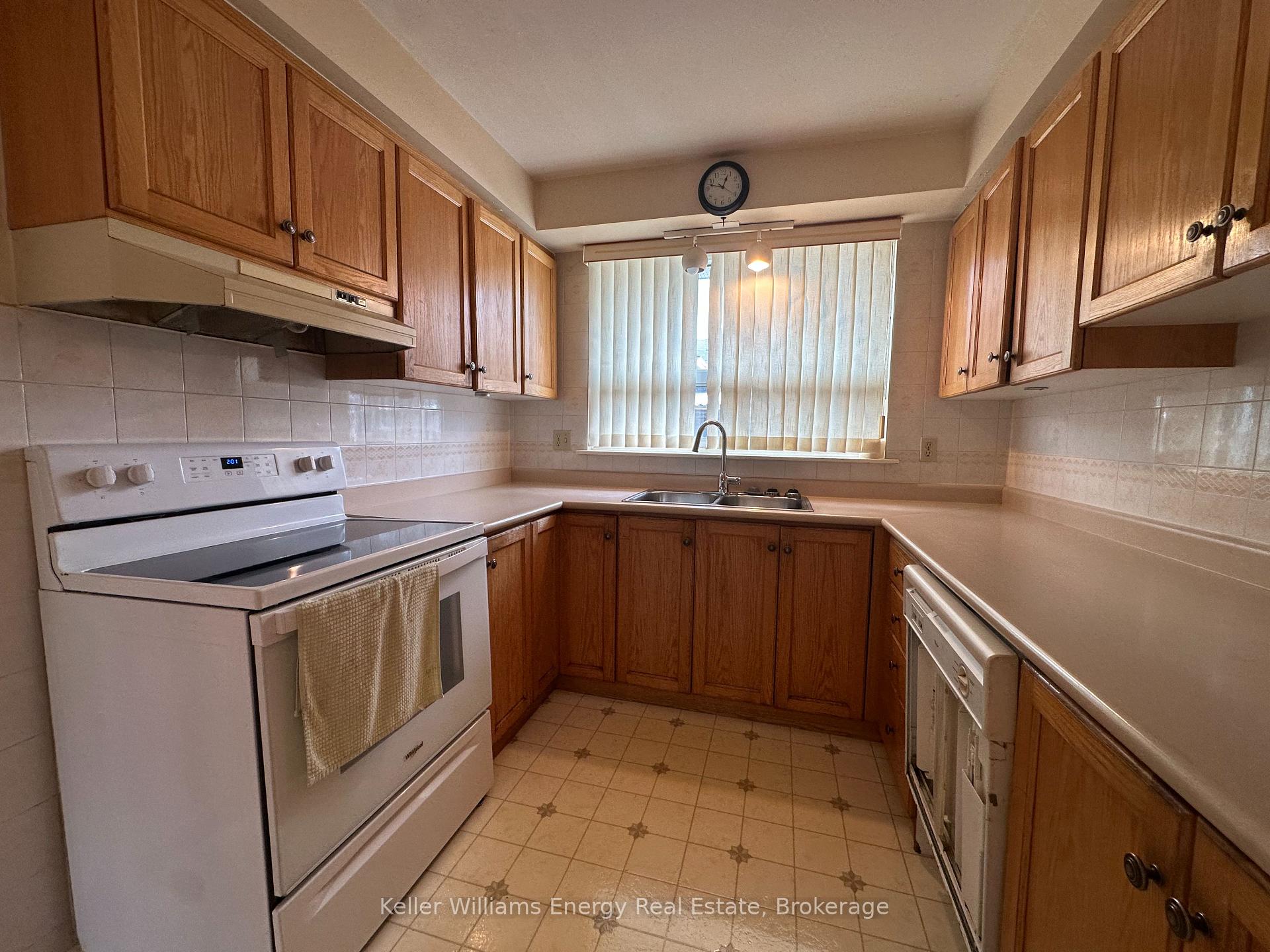Photo 16 of 252 Keewatin Street S, Oshawa, Donevan — HOMEH