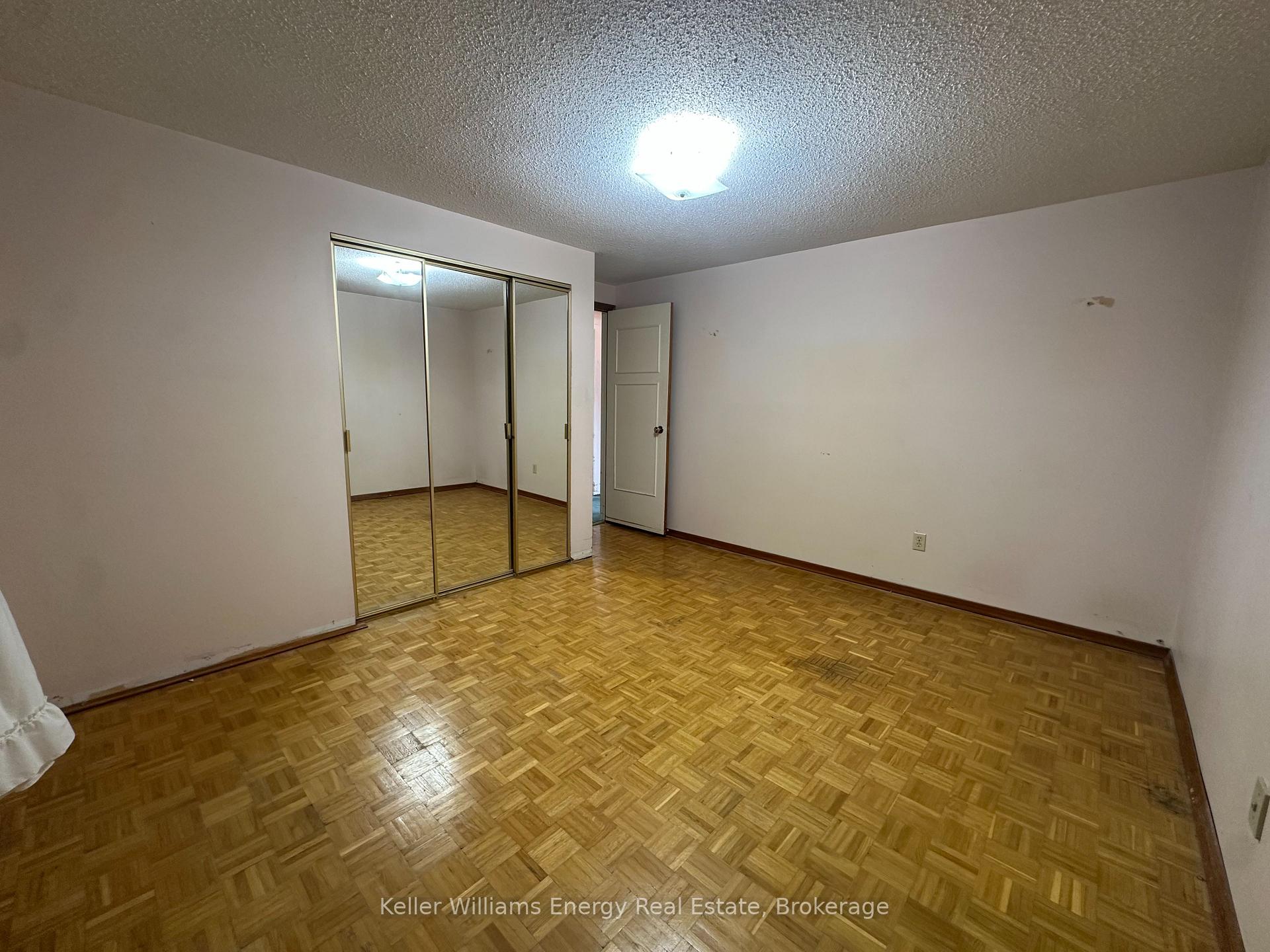 Photo 22 of 252 Keewatin Street S, Oshawa, Donevan — HOMEH