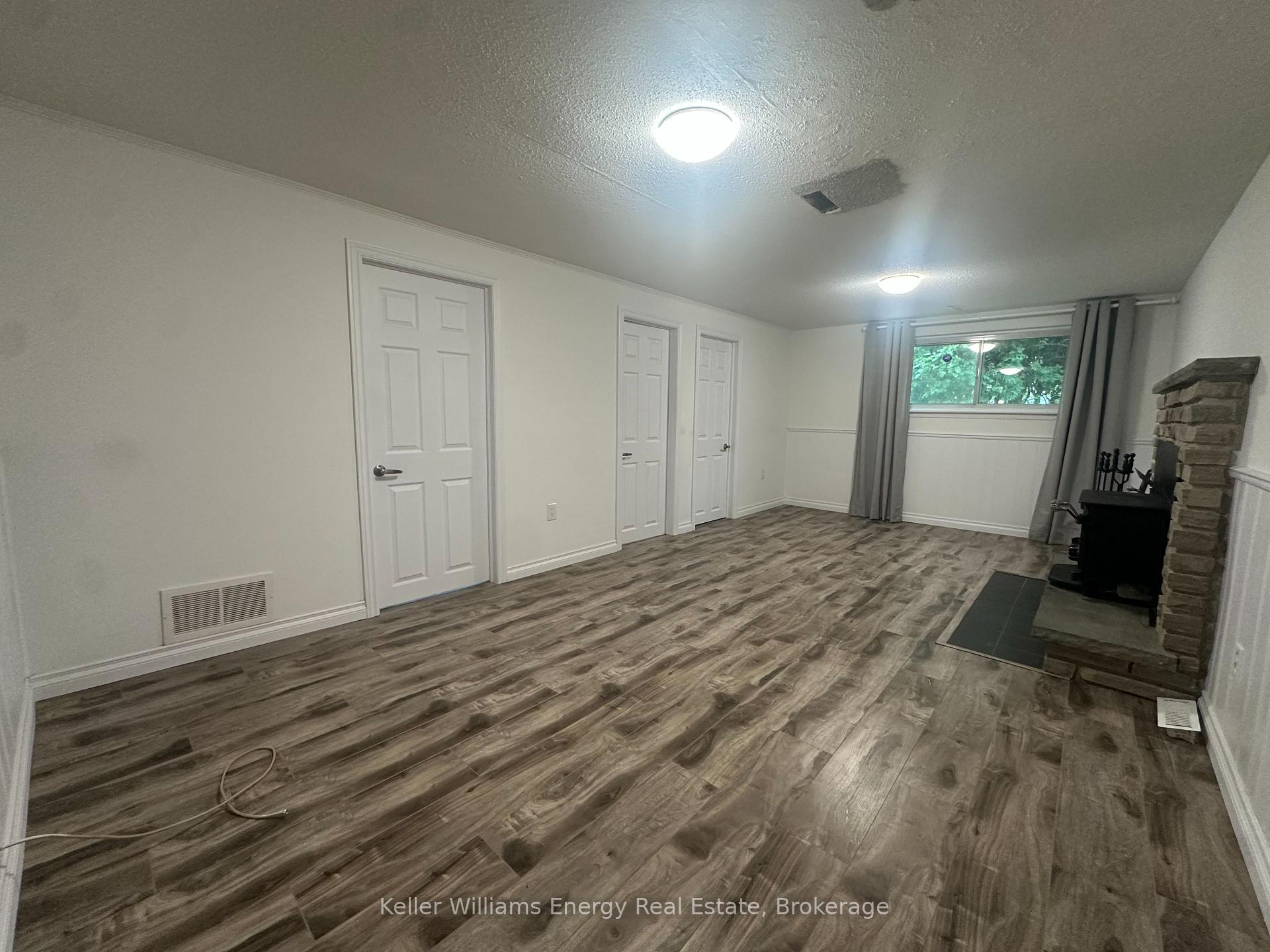 Photo 4 of 252 Keewatin Street S, Oshawa, Donevan — HOMEH