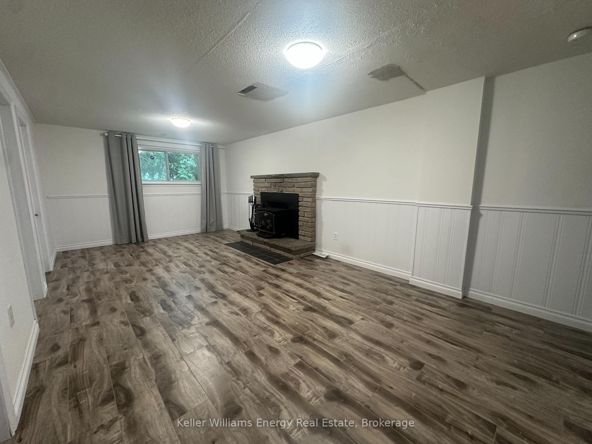 Photo 5 of 252 Keewatin Street S, Oshawa, Donevan — HOMEH